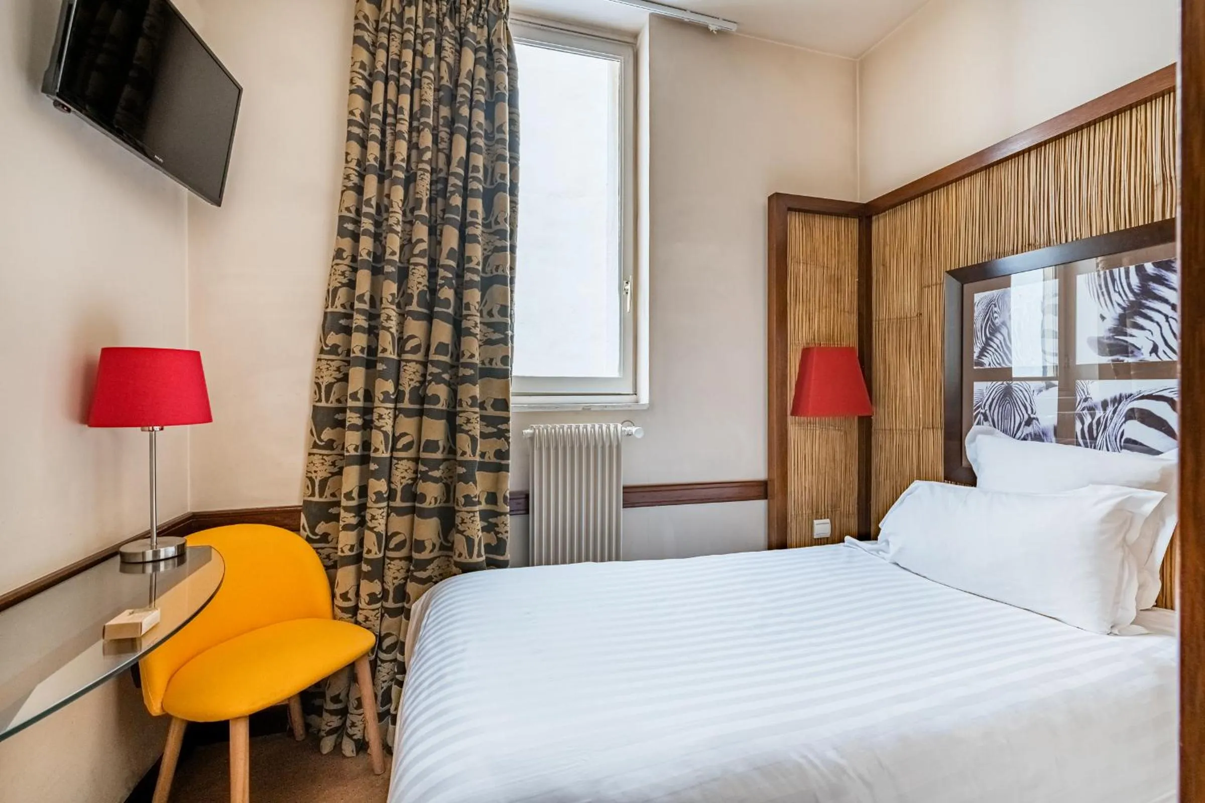 Small Single Room in Globe Et Cecil