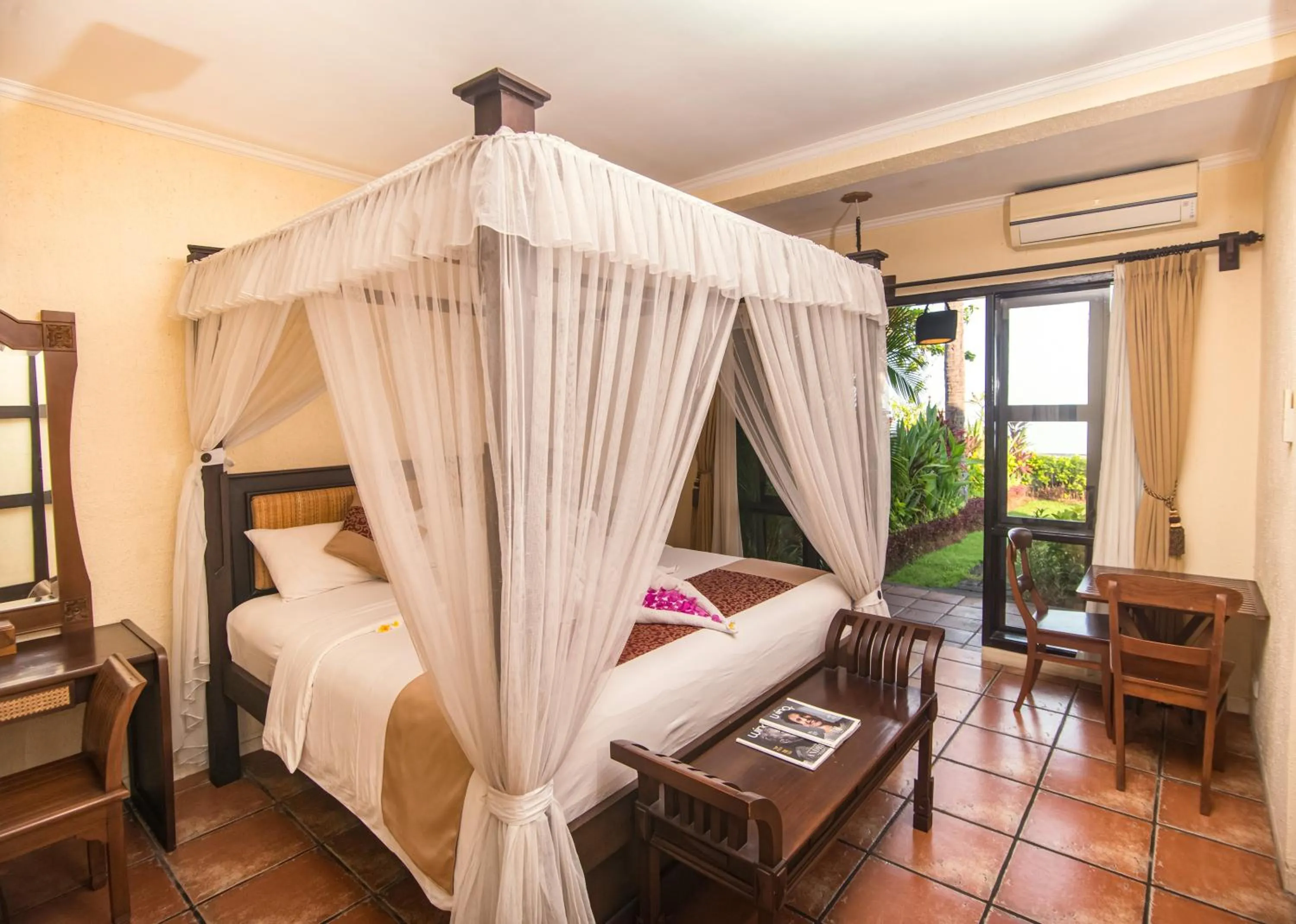 Suite with Sea View in Nugraha Lovina Seaview Resort & Spa