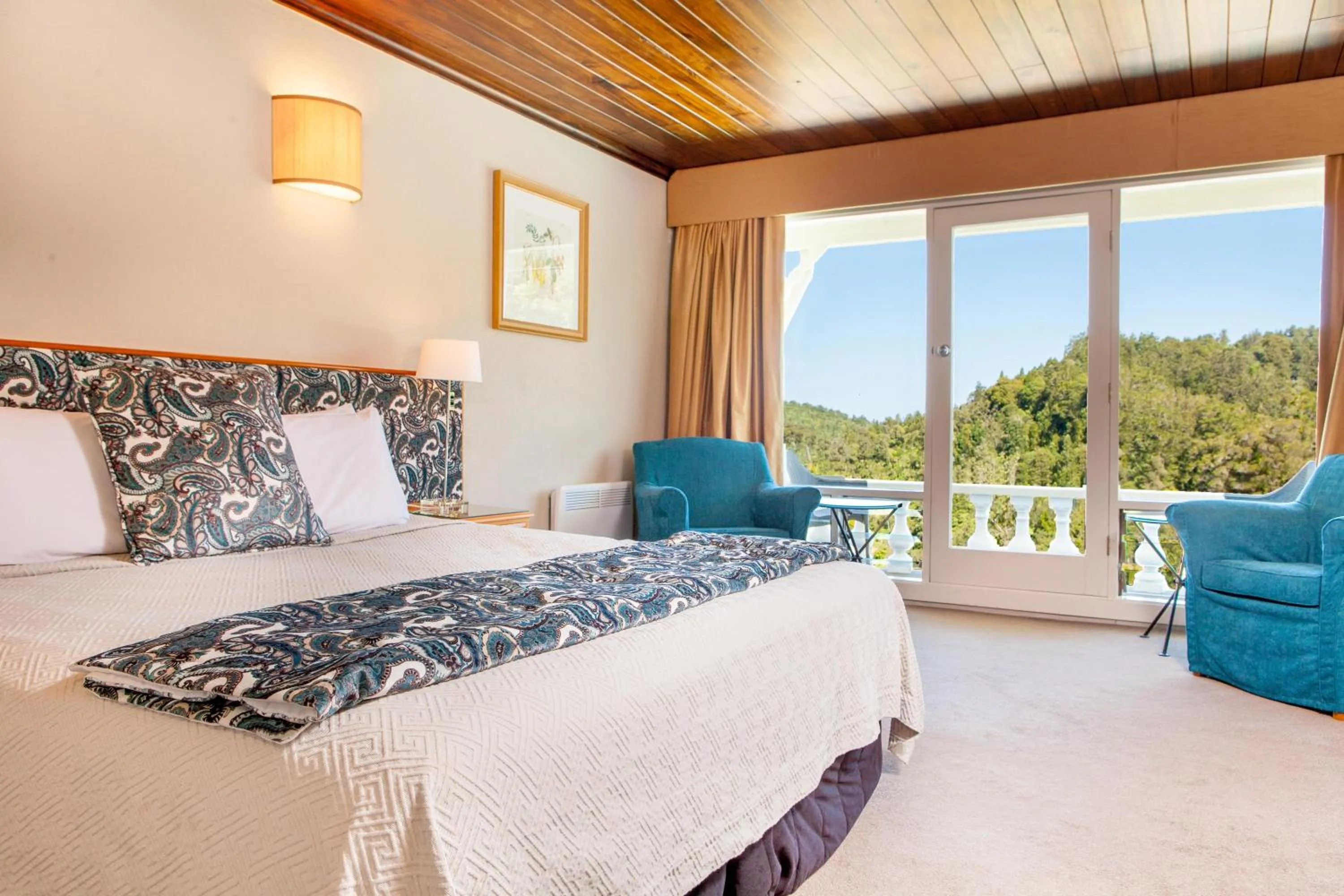Deluxe Room in Waitakere Resort & Spa