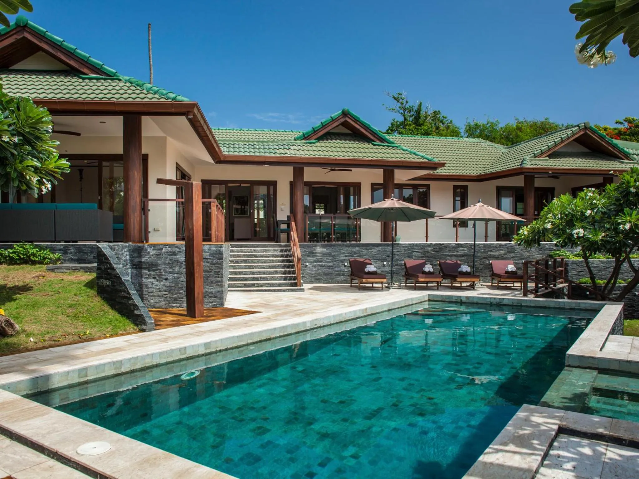 Villa with Sea View in Idyllic Samui Beach Villa Resort