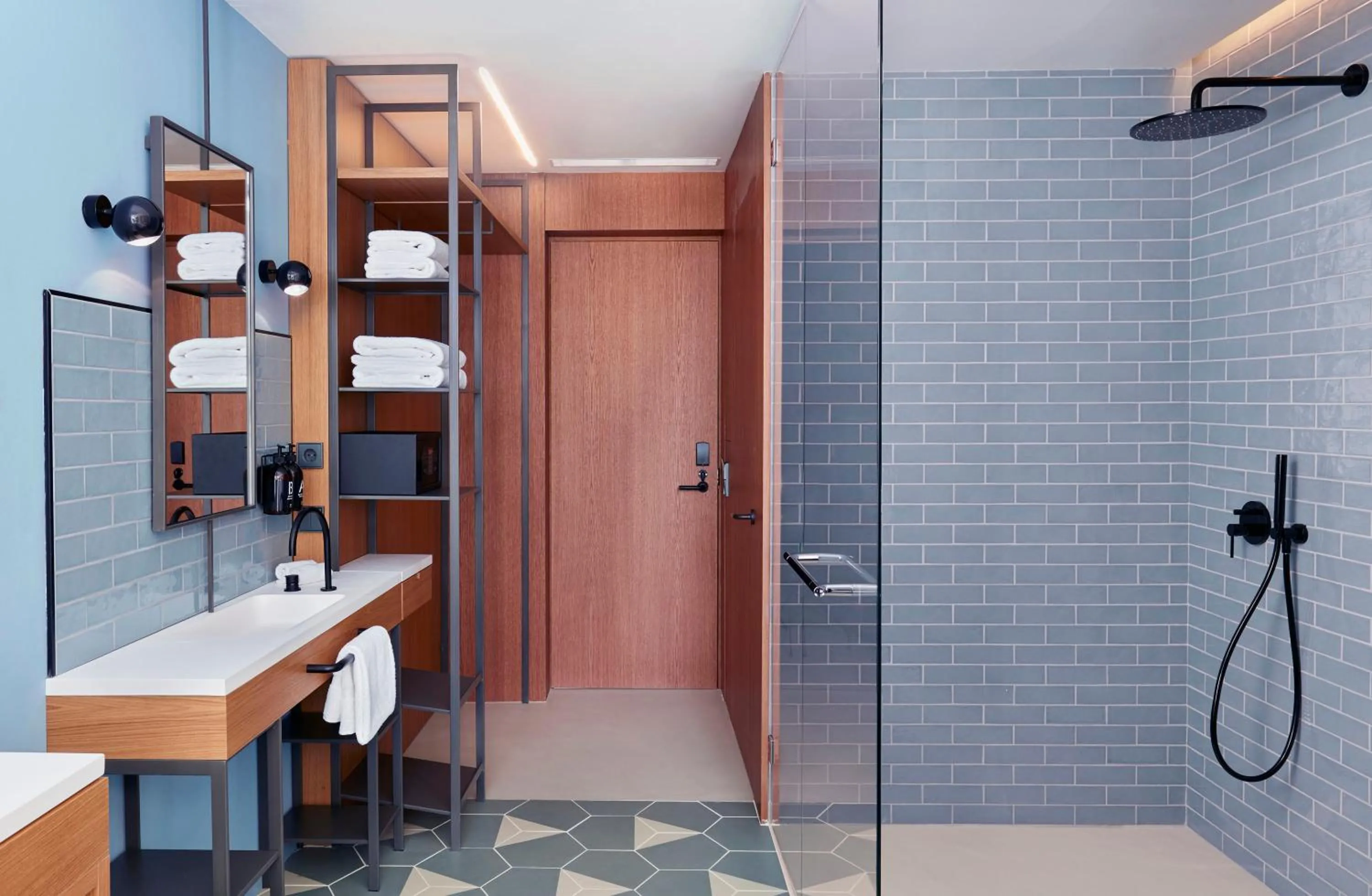 Deluxe Twin Room or Double Room with terrace in LAVIDA Hotel at Camiral, a Quinta do Lago Resort