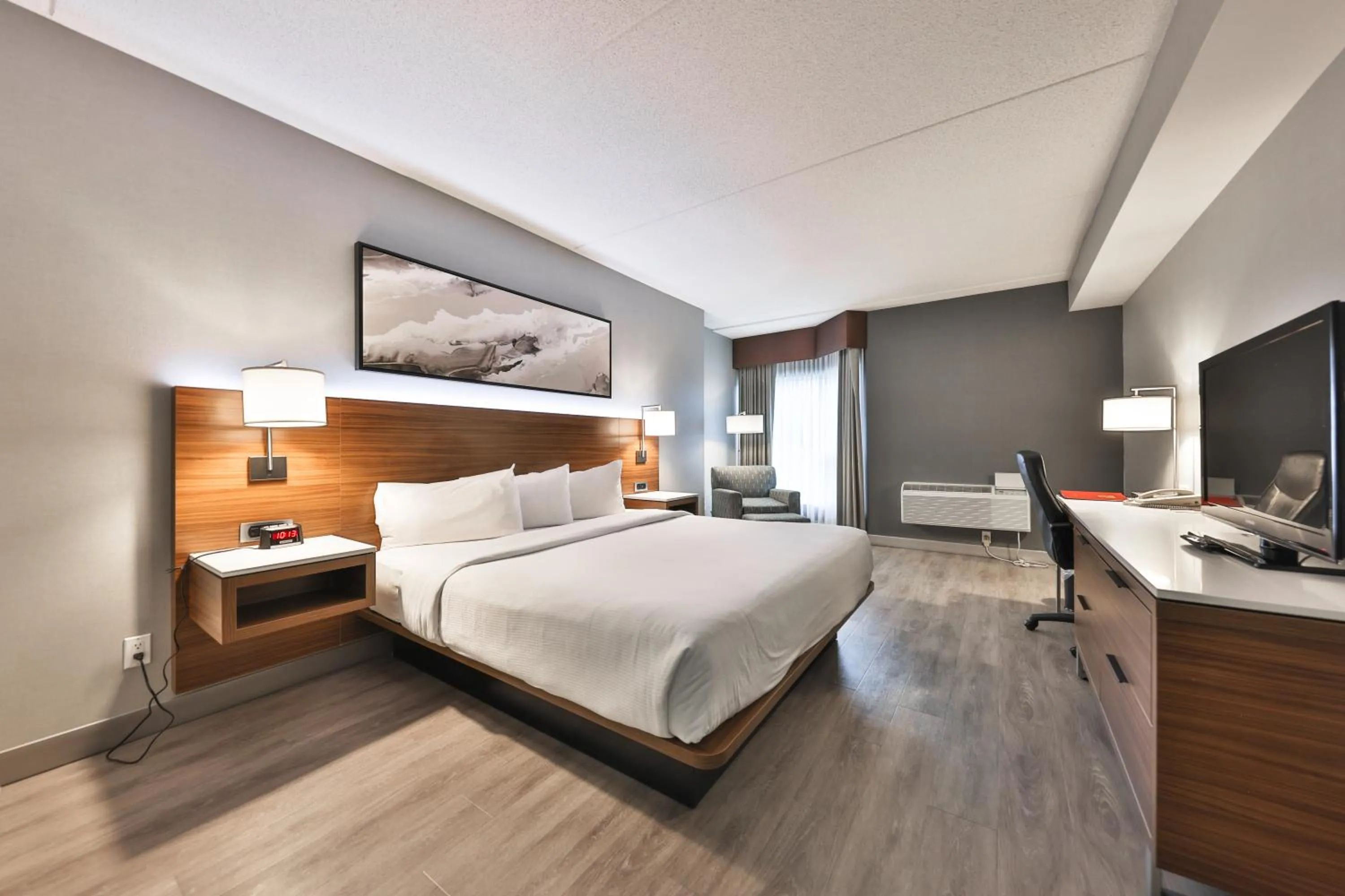 King Room in Admiral Inn Mississauga