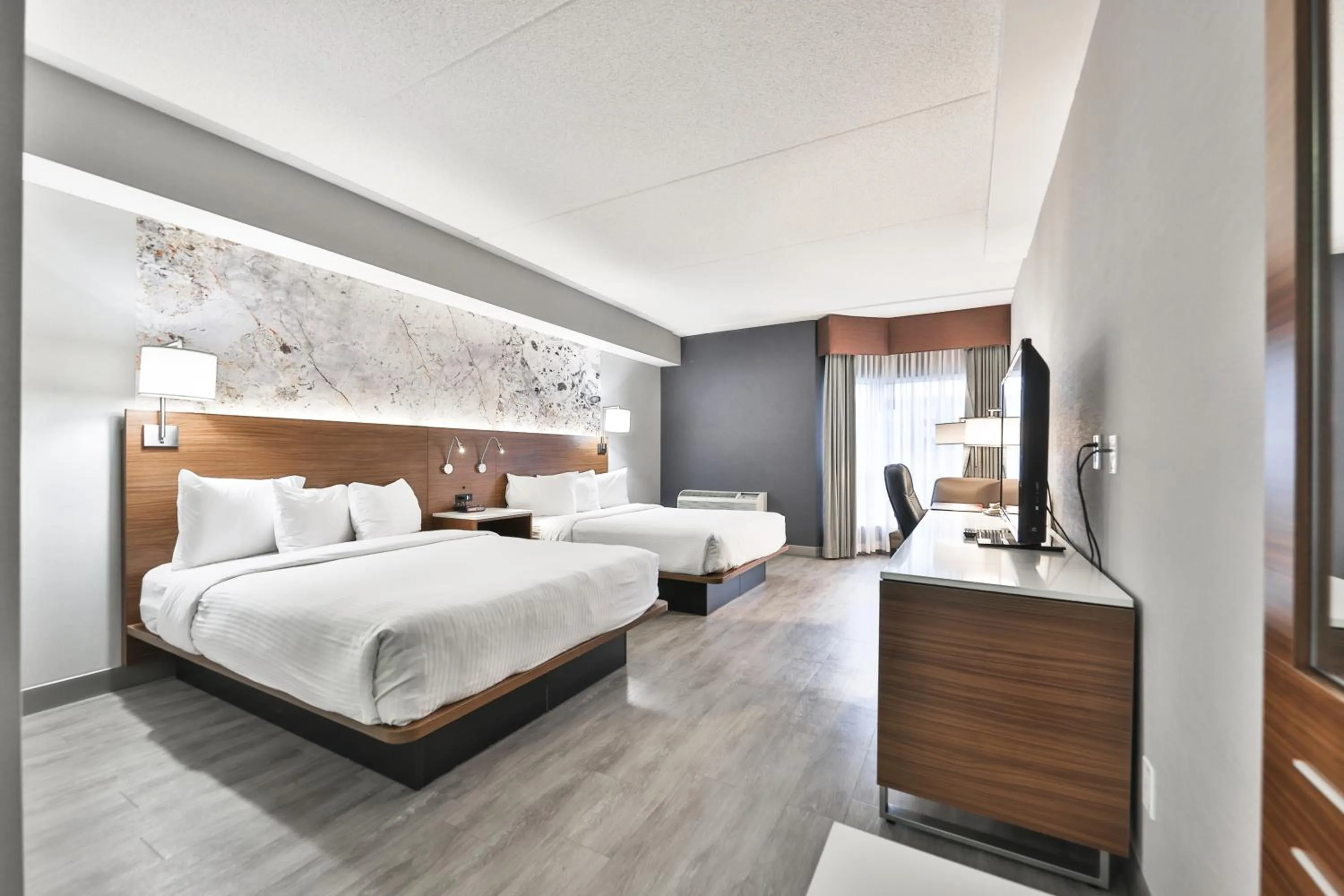 Queen Room with Two Queen Beds in Admiral Inn Mississauga