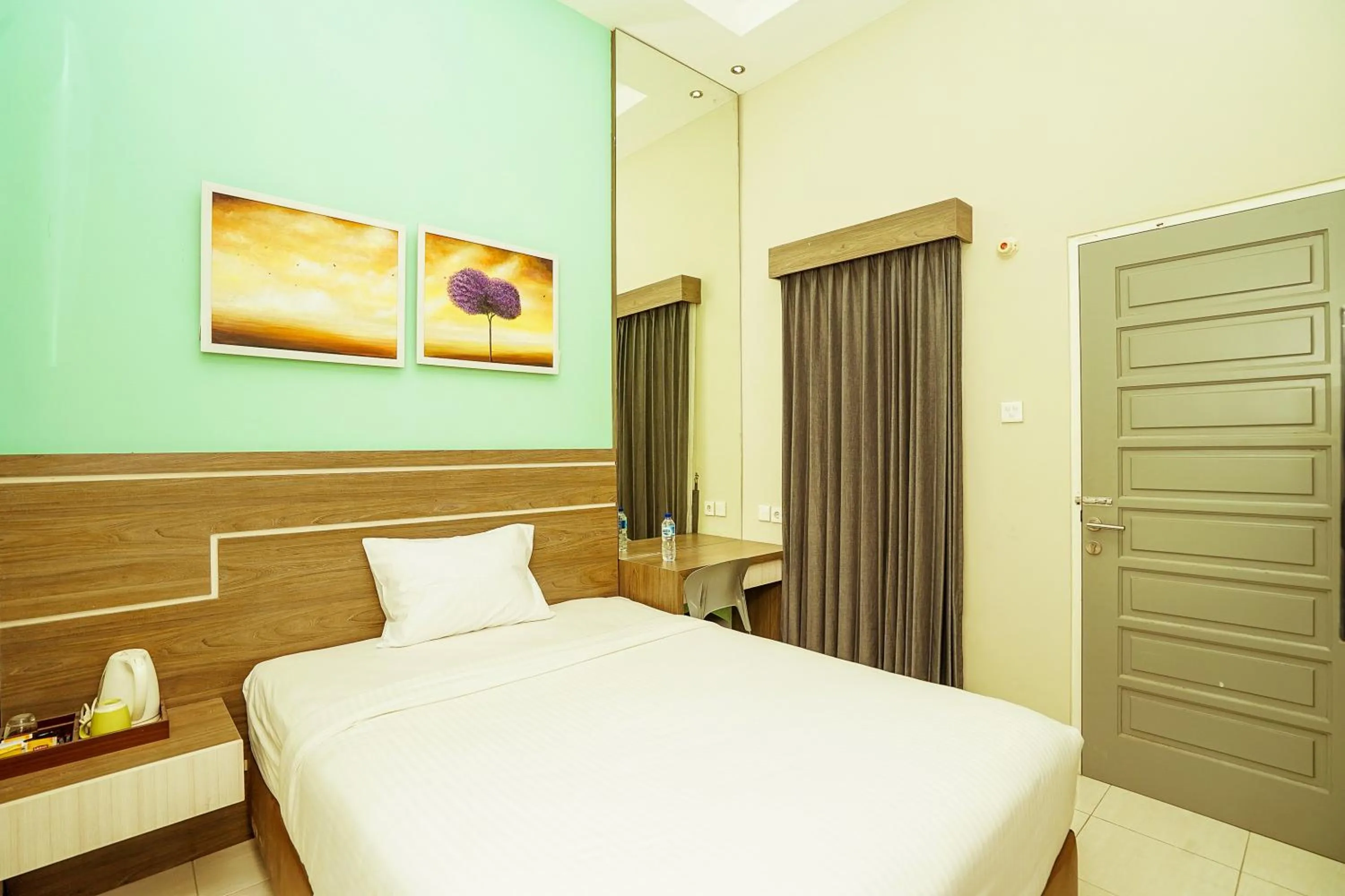Single Room in Ardhya Guesthouse Syariah by ecommerceloka