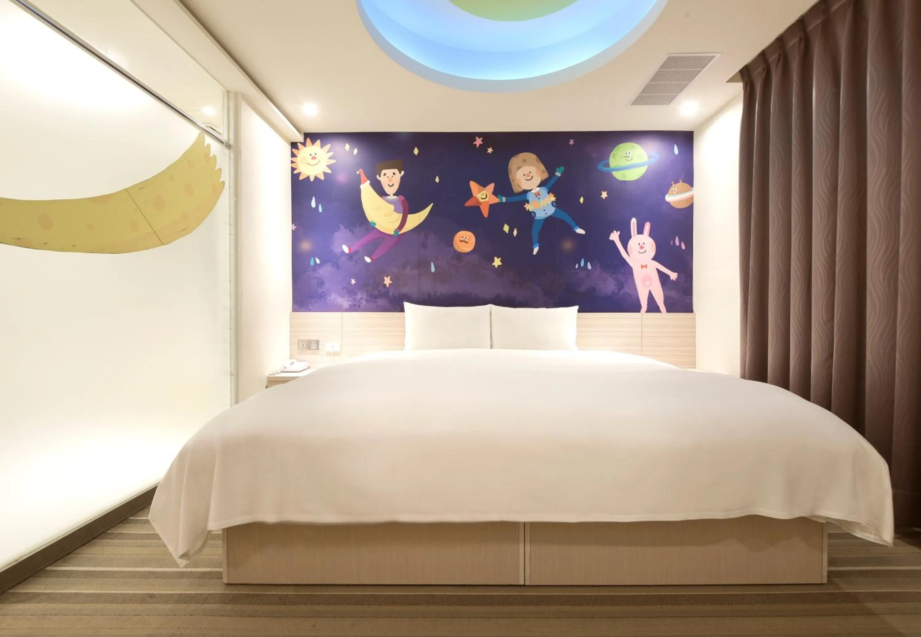 Superior King Room in Whoops Hotel