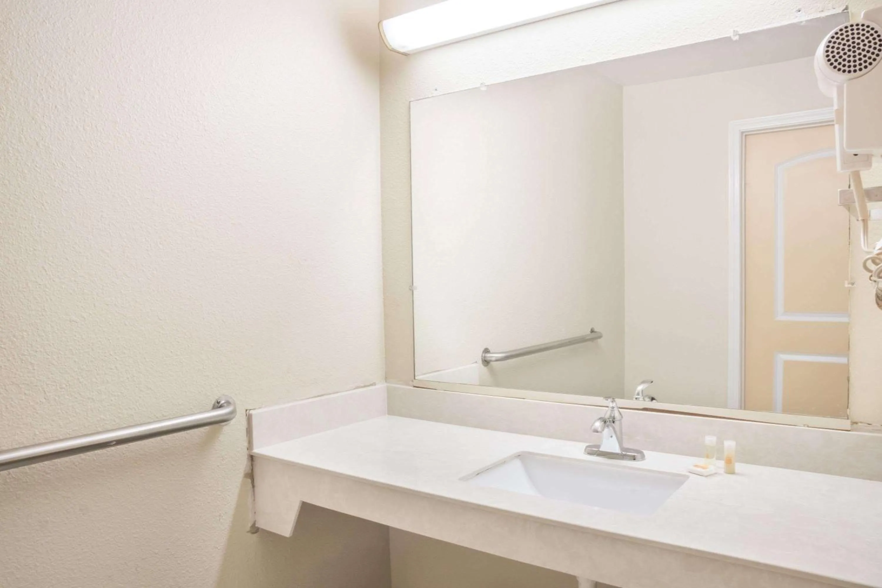 King Room - Smoking  in Days Inn by Wyndham Bastrop