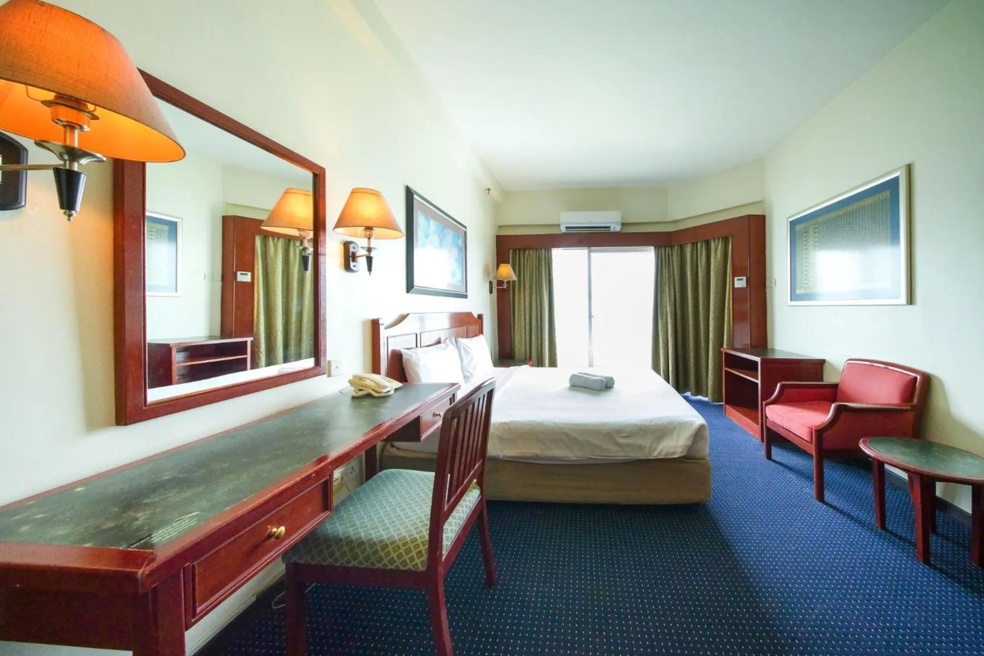 Two-Bedroom Deluxe Apartment in Rainbow Paradise Beach Resort