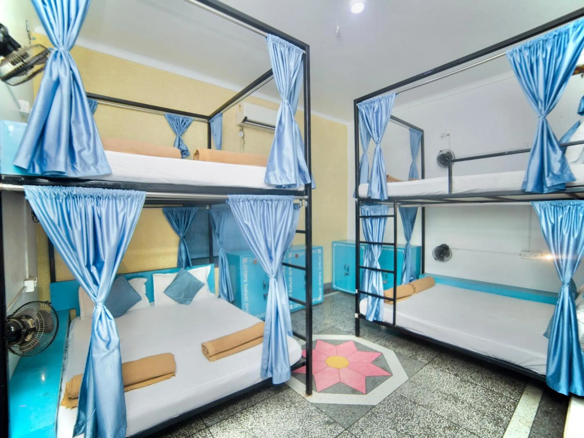 Bed in 4-Bed Mixed Dormitory Room in Moustache Varanasi