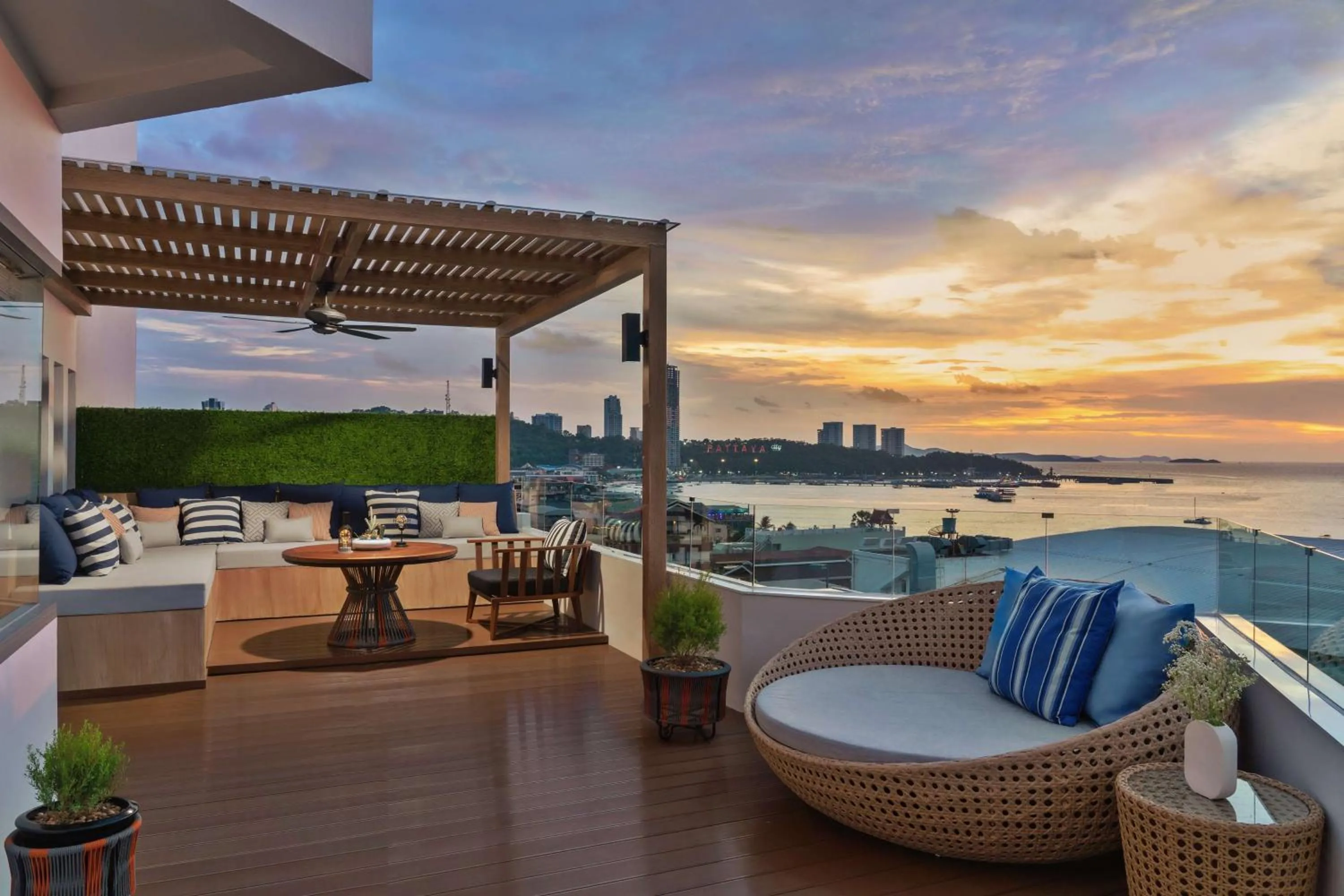 Sea View Corner Suite in Avani Pattaya Resort