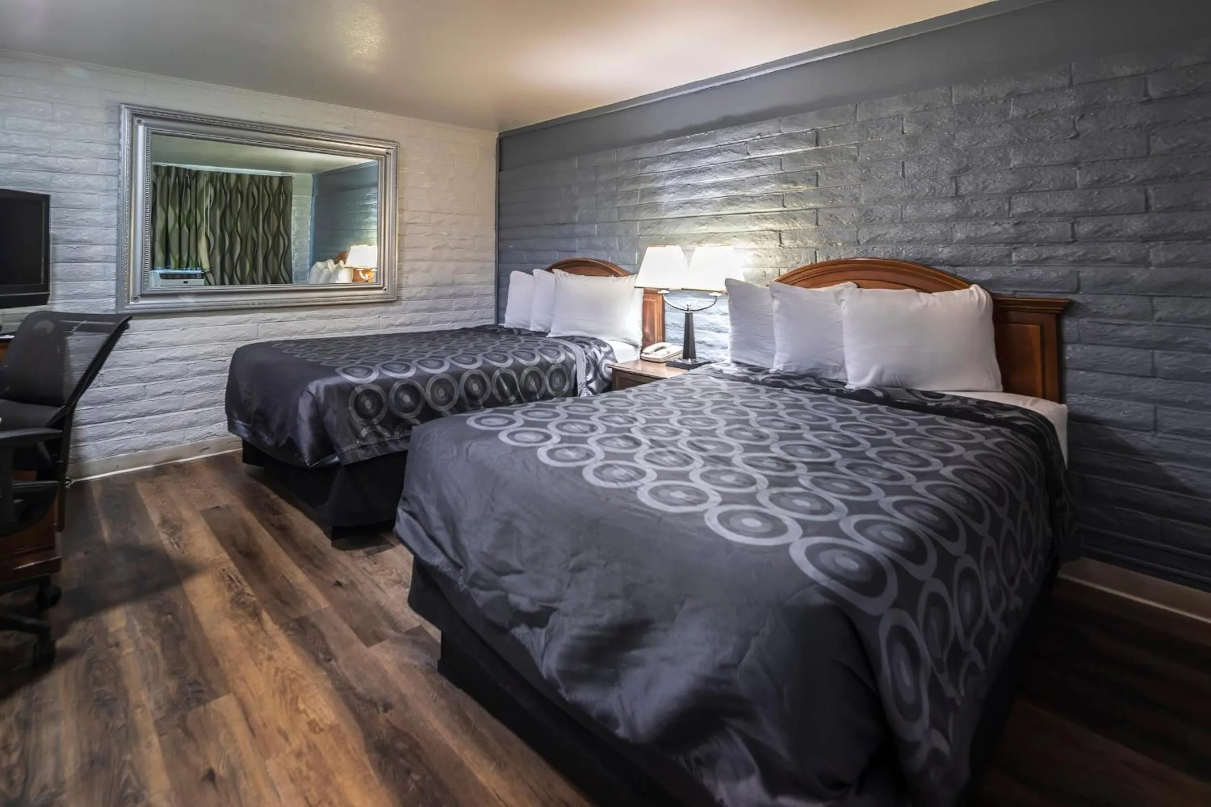 2 Double beds - Non Smoking in Hitching Post Studios Inn