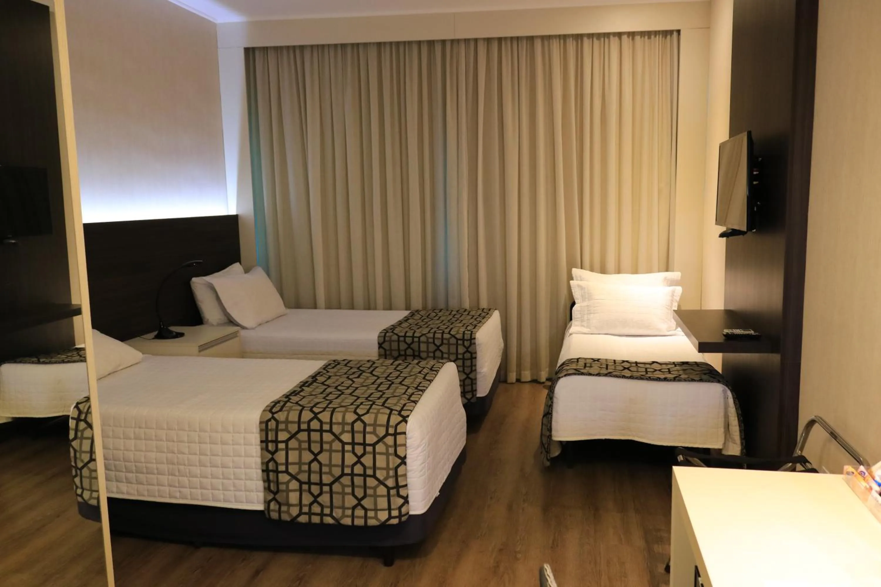 Triple Room with 3 Single Beds - single occupancy in Transamerica Executive Taboao Morumbi