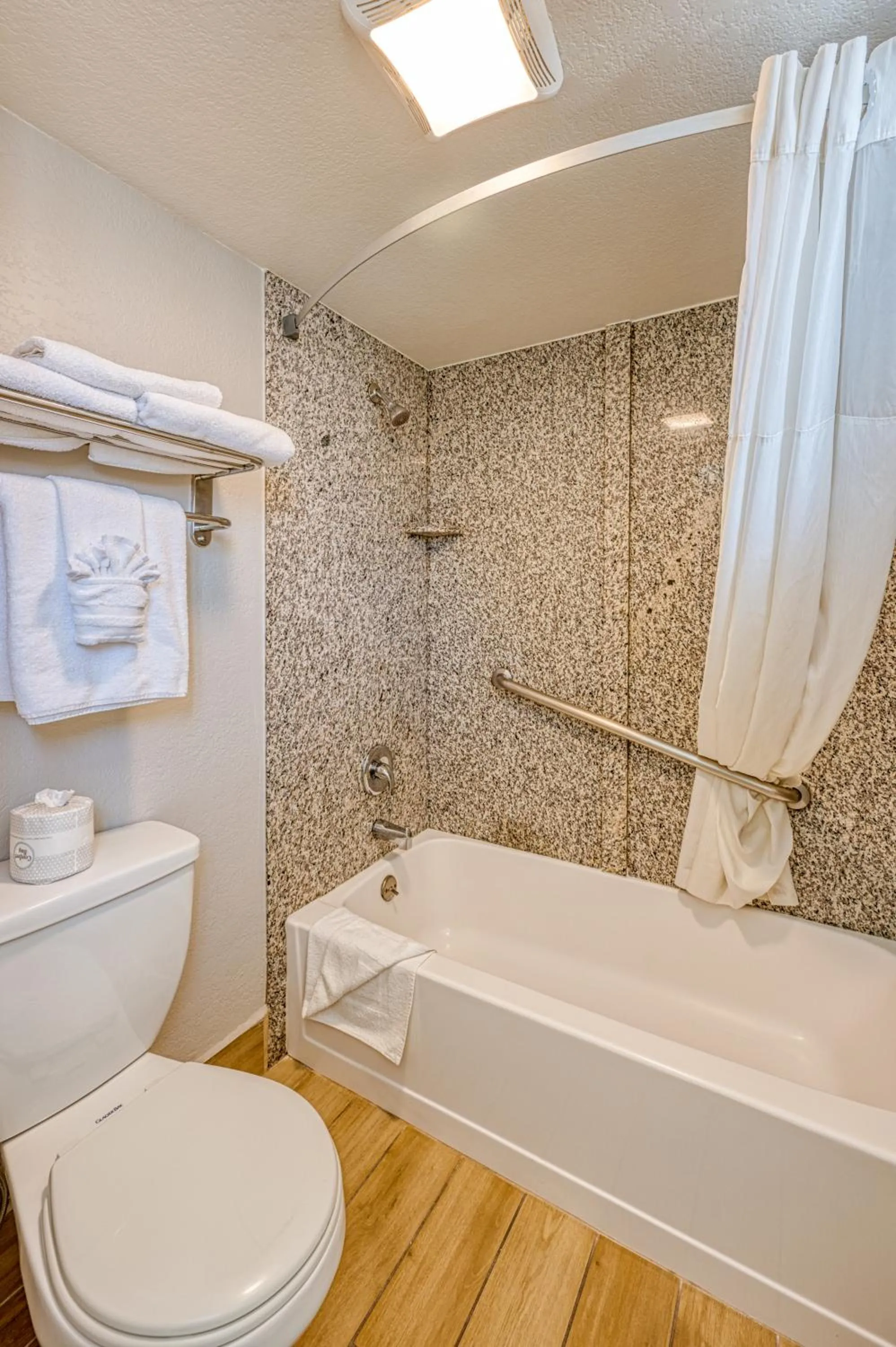 Queen Room with Two Queen Beds - Non-Smoking in Harbor House Inn