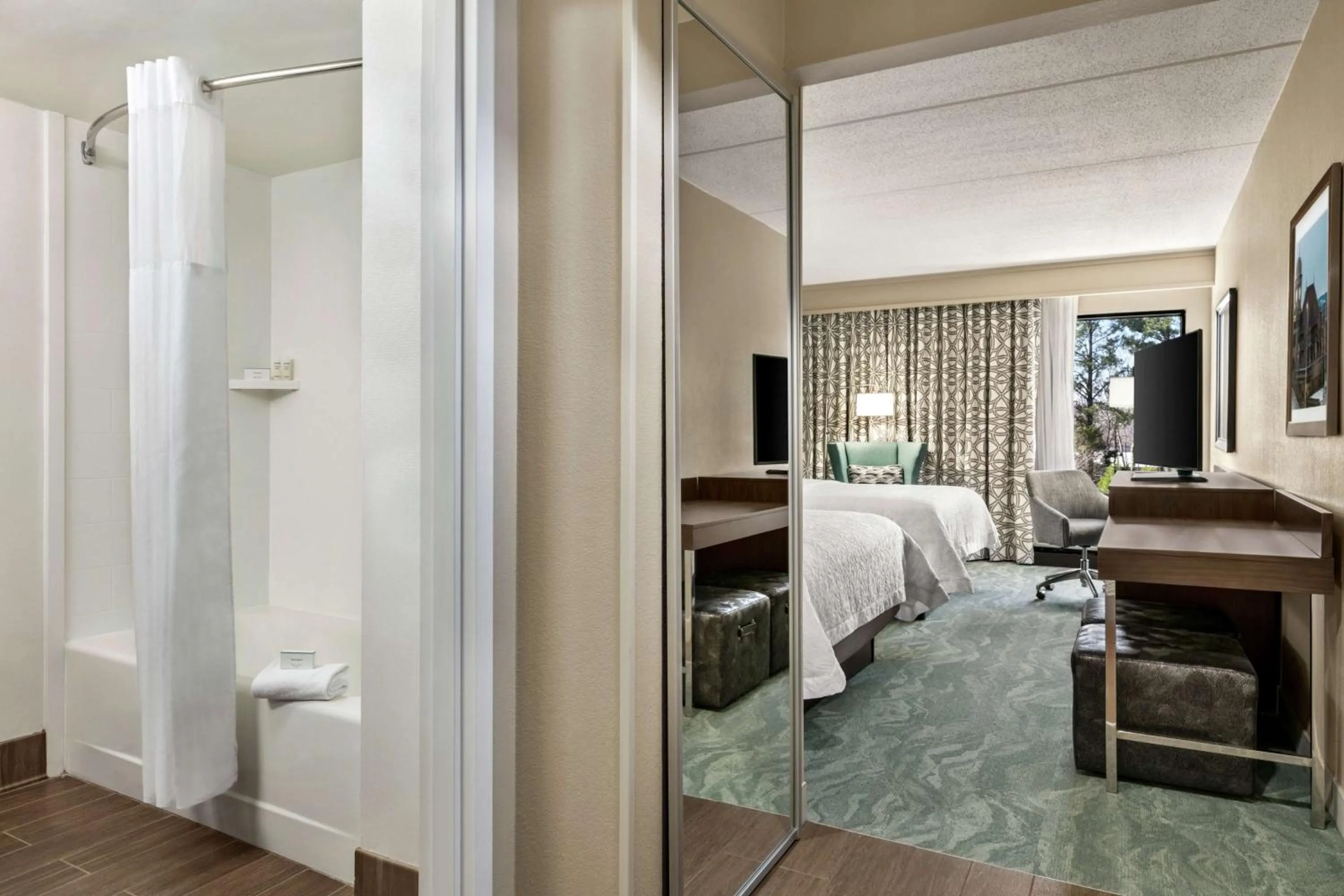 Queen Room with Two Queen Beds - Non-Smoking in Hampton Inn Richmond/Ashland