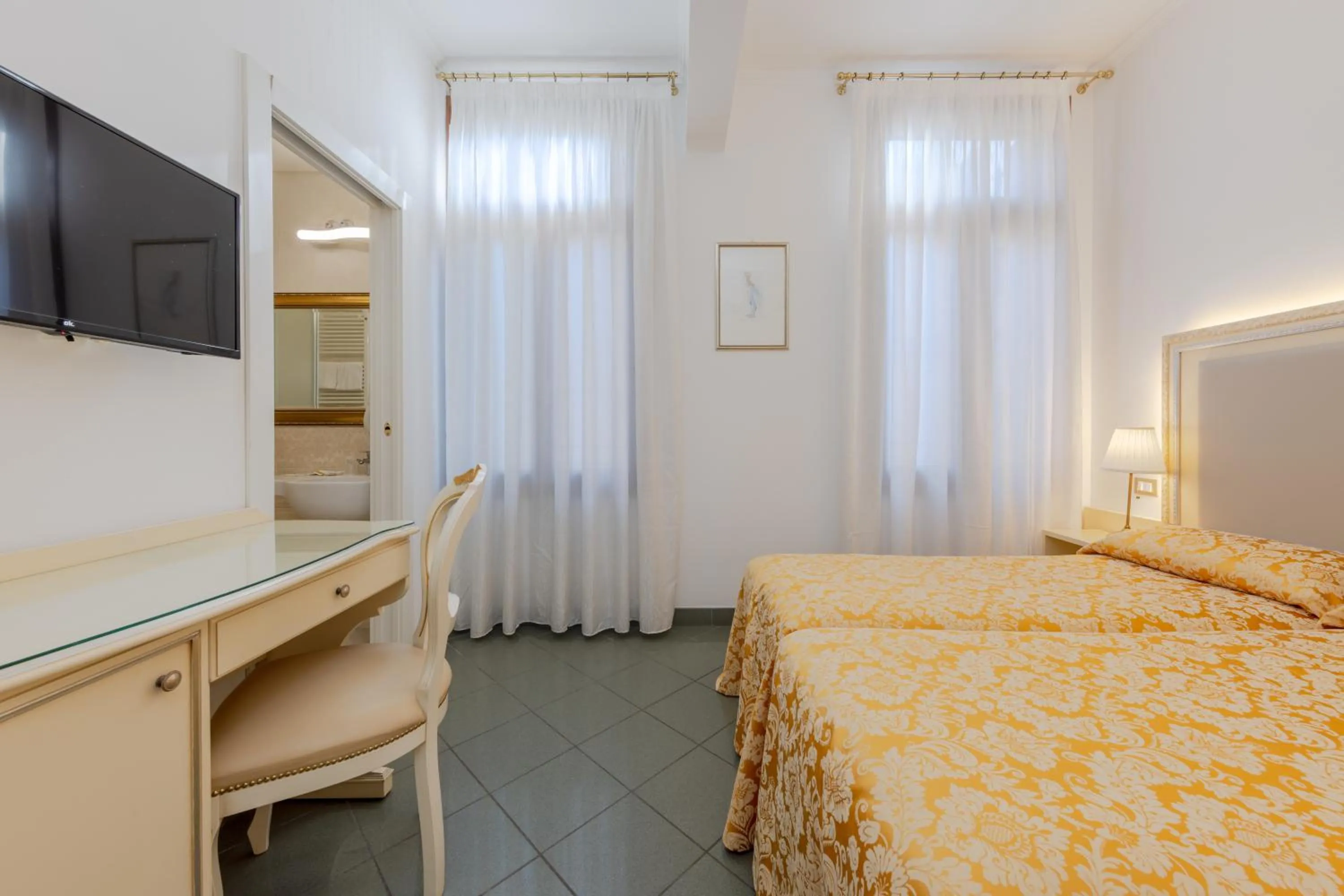 Economy Twin Room in Hotel Marte