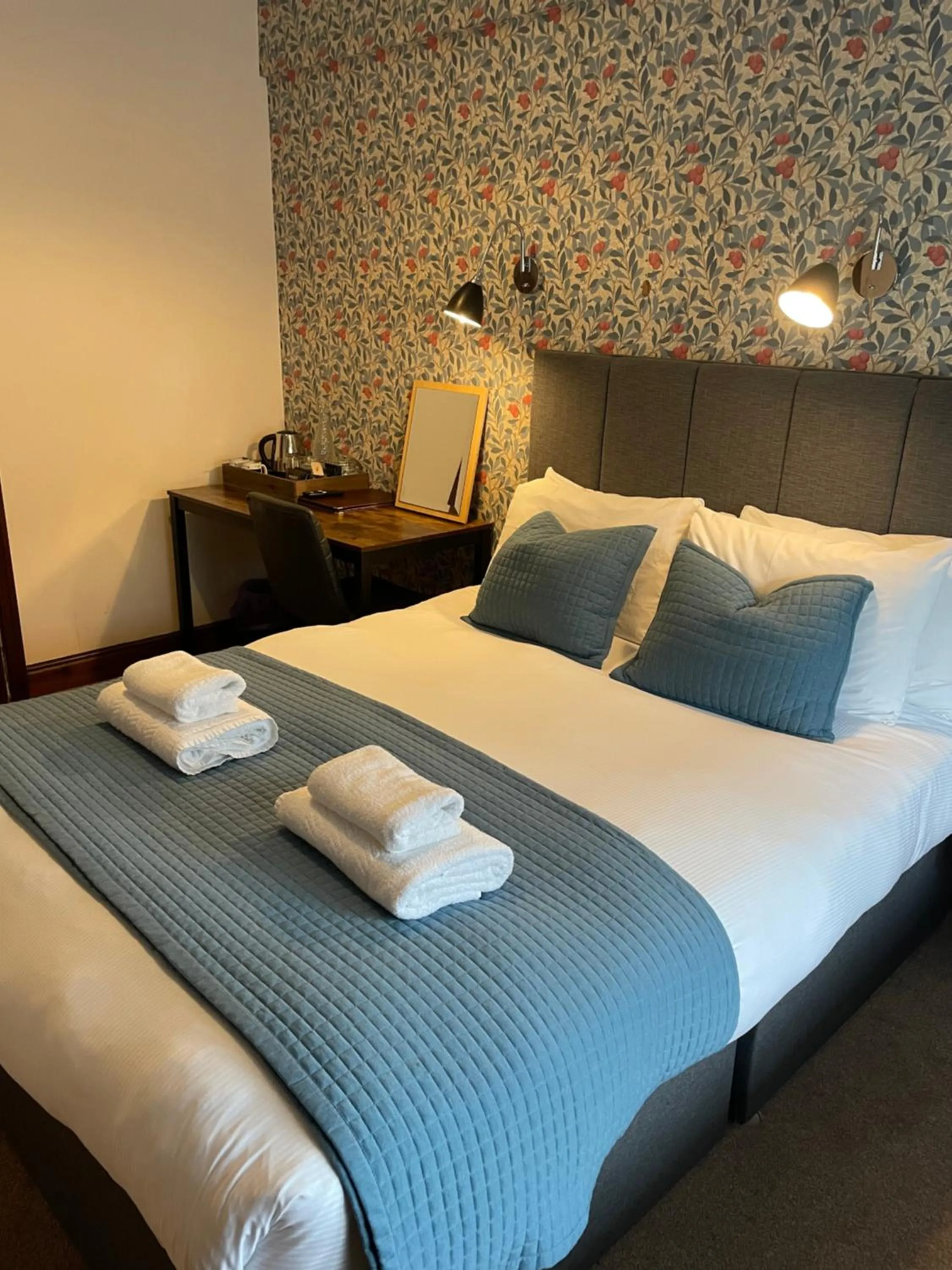 Double Room with Private Bathroom in The Wheatsheaf Inn