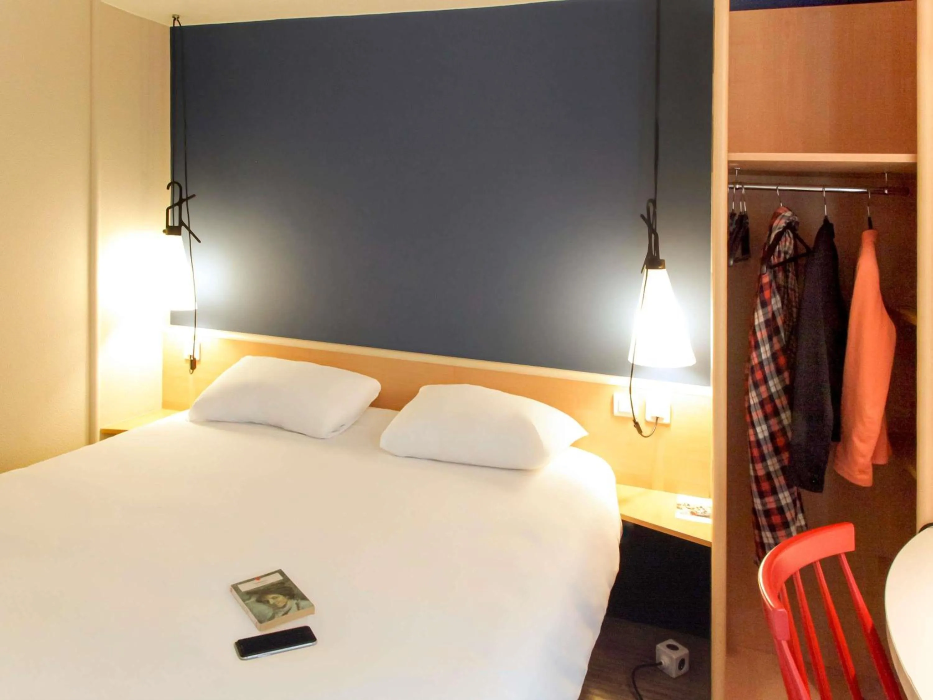 Standard Room with one double and one single bed - single occupancy in ibis Brest Kergaradec