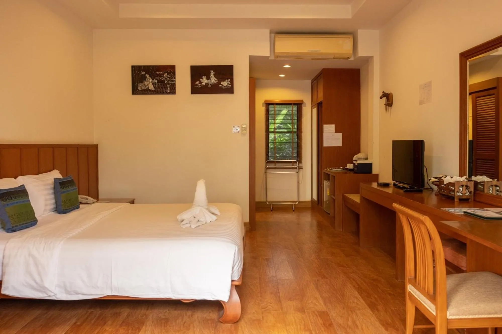 Villa with Garden View in Sailom Resort Bangsaphan