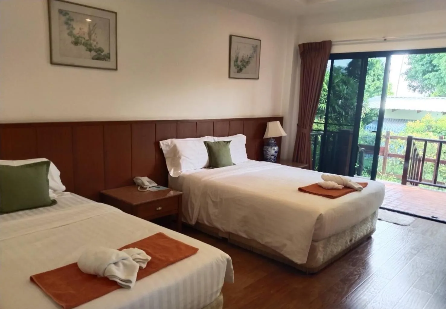 Superior Twin Room in Sailom Resort Bangsaphan
