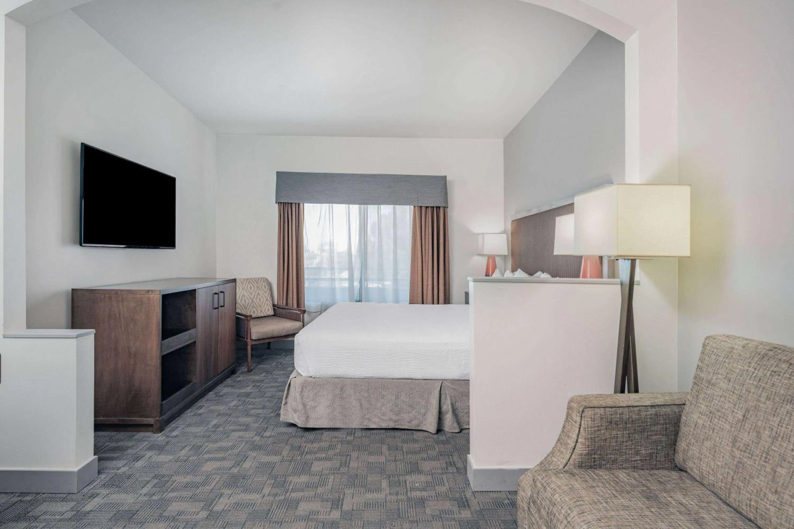 King Suite - Non-Smoking in Ramada by Wyndham Bakersfield