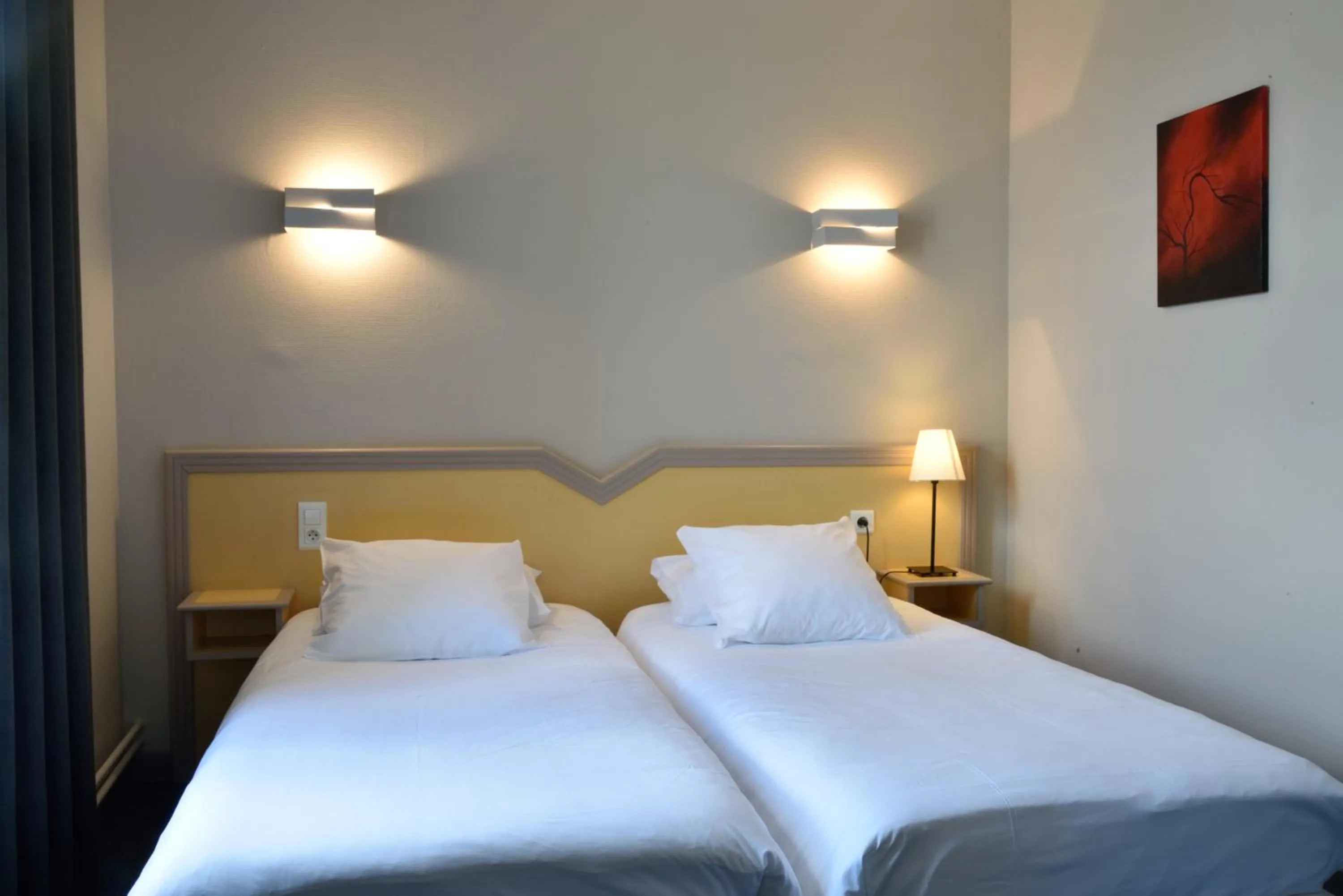 Standard Twin Room in Logis Restaurant & Hôtel À la 12