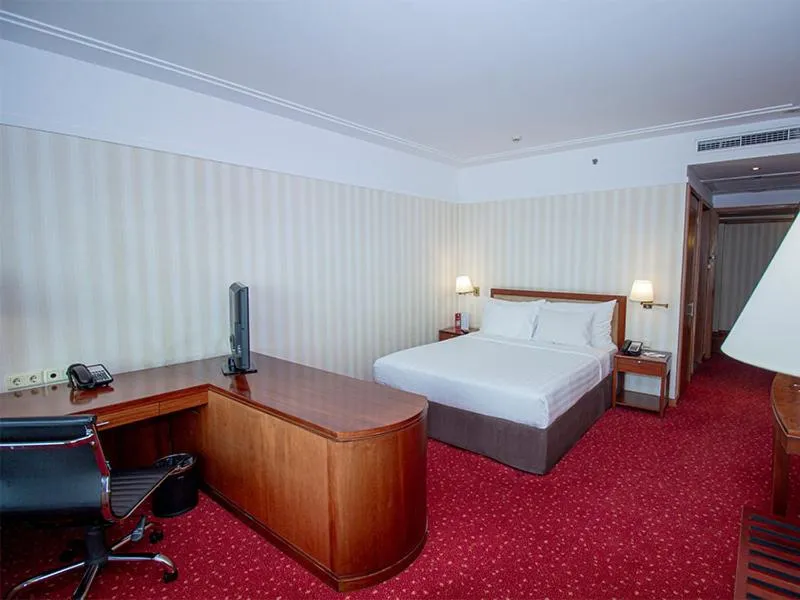 Deluxe Double Room in Redtop Hotel & Convention Center