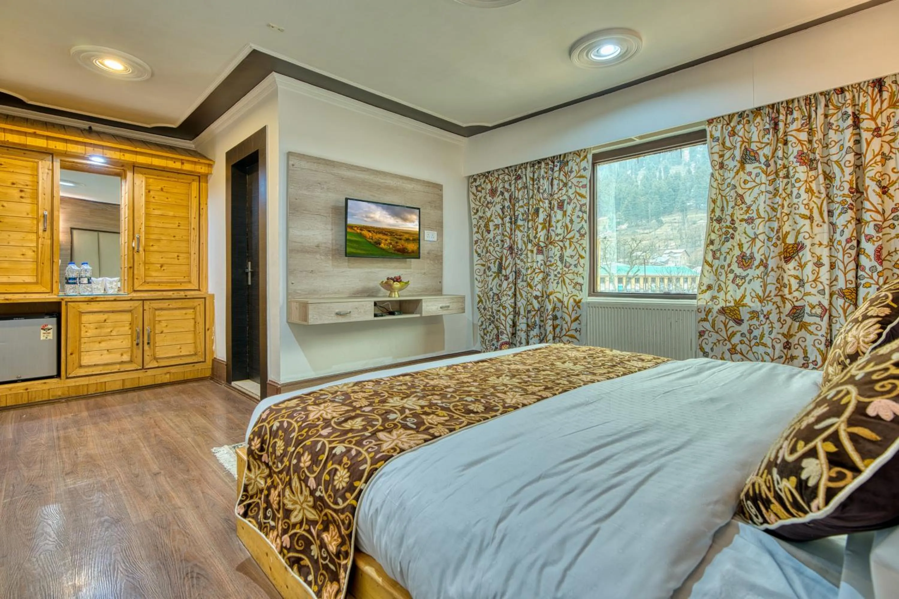 Double Room with Mountain View in Hotel Baisaran Pahalgam