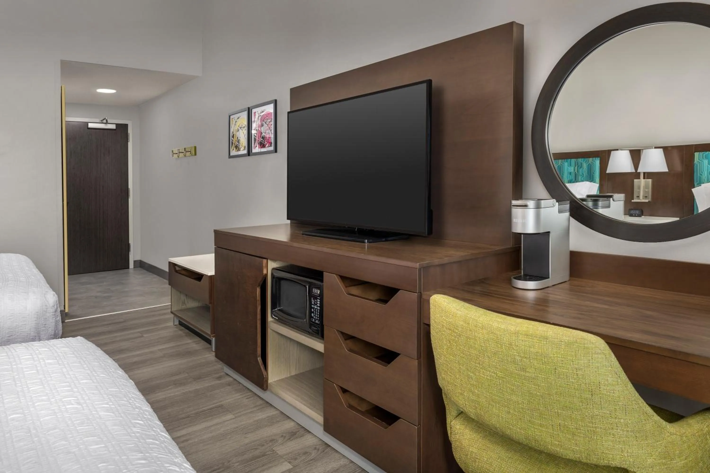 Queen Room with Two Queen Beds - Mobility and Hearing Access/Non-Smoking in Hampton Inn Birmingham I-65/Lakeshore Drive