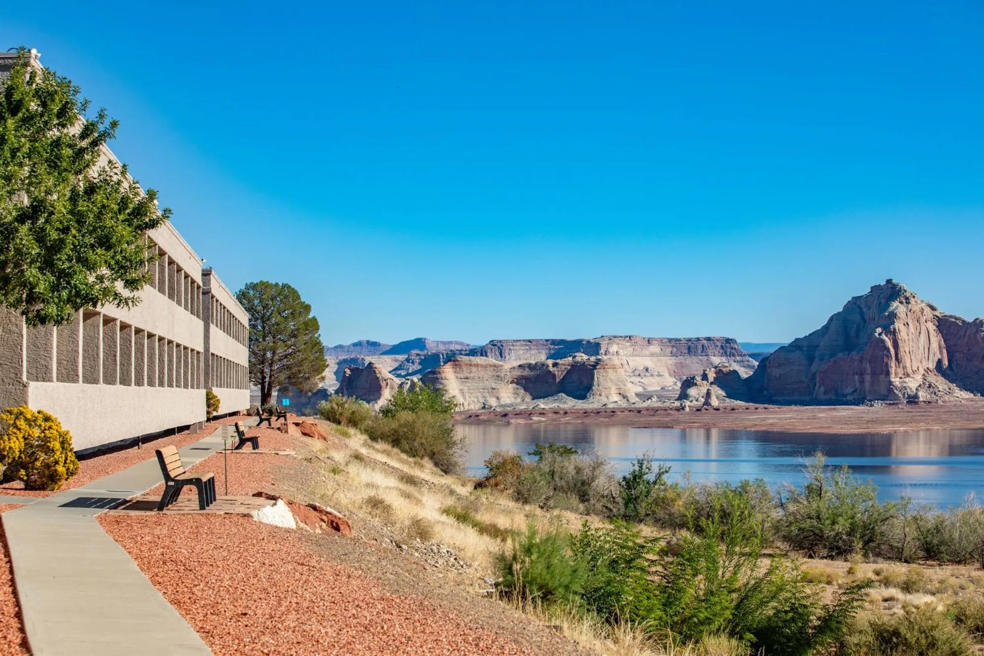 Queen Room with Two Queen Beds and View in Lake Powell Resort