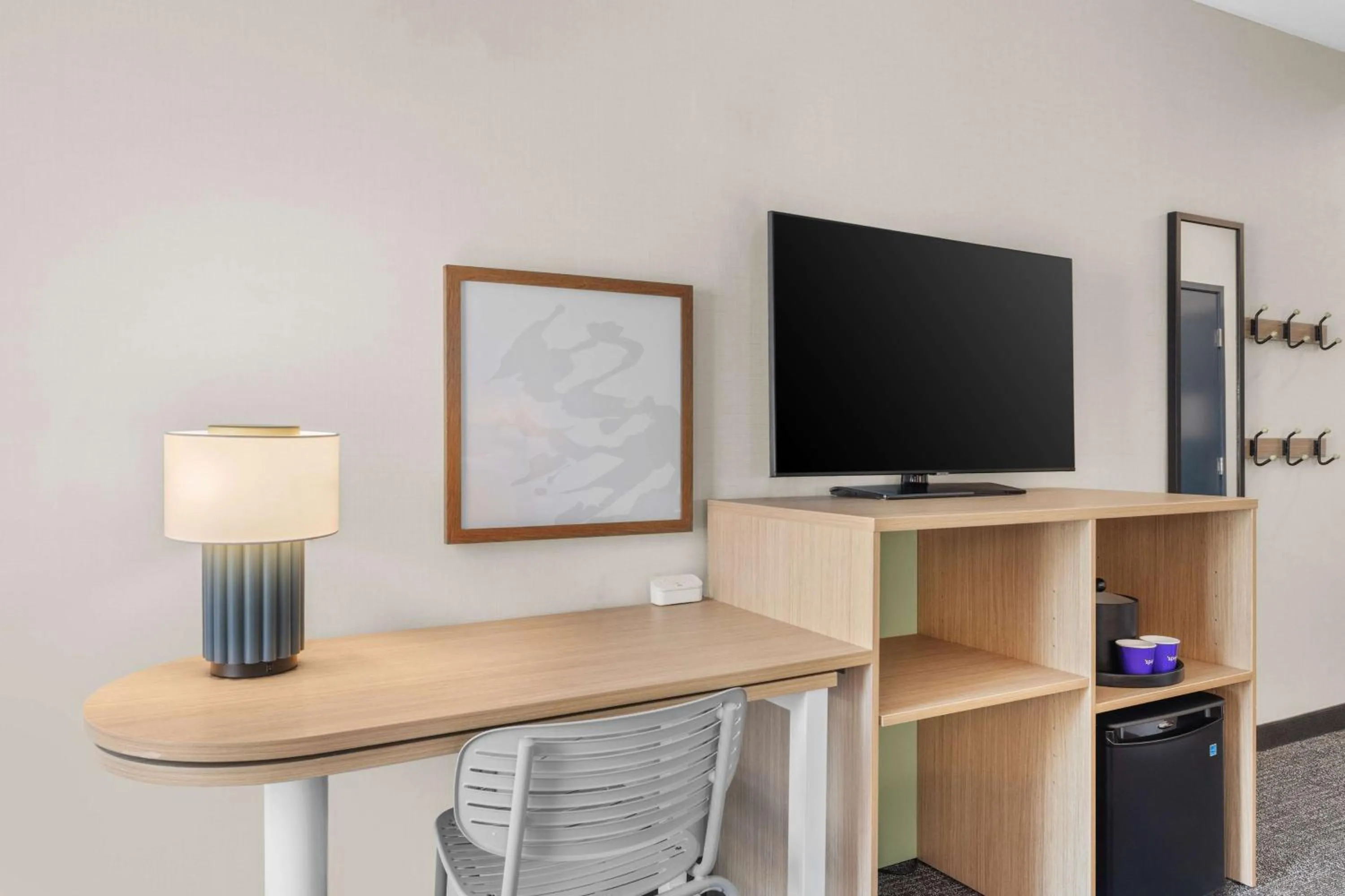 Double Room with Bath Tub - Disability Access  in Spark by Hilton Bakersfield Central