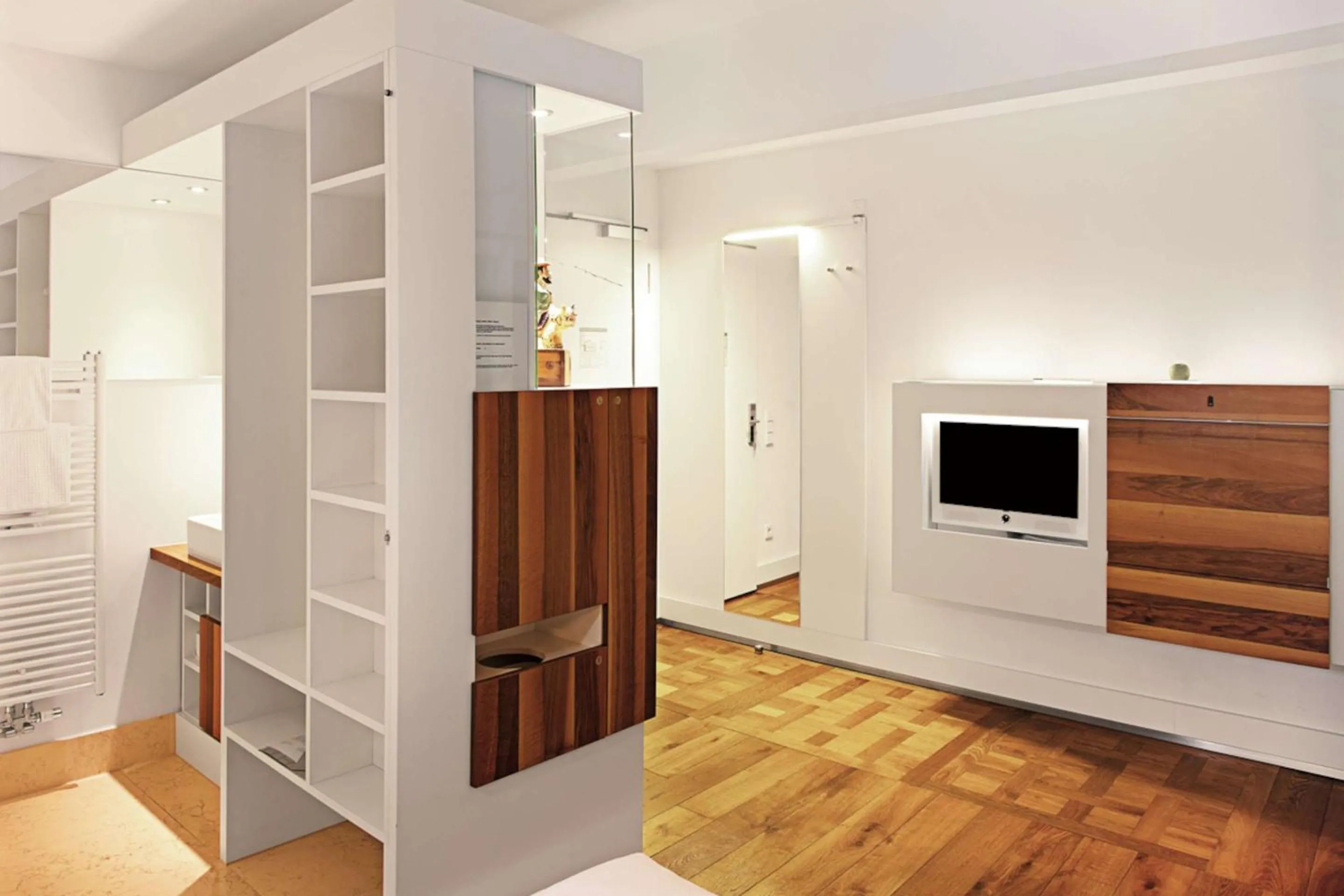 Comfort Queen Room with Courtyard and Shower in HOPPER Hotel St. Josef