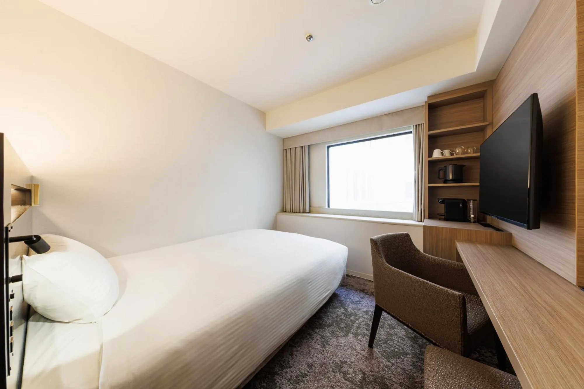 Moderate Double Room with Small Double Bed - Non-Smoking in Kawasaki Nikko Hotel
