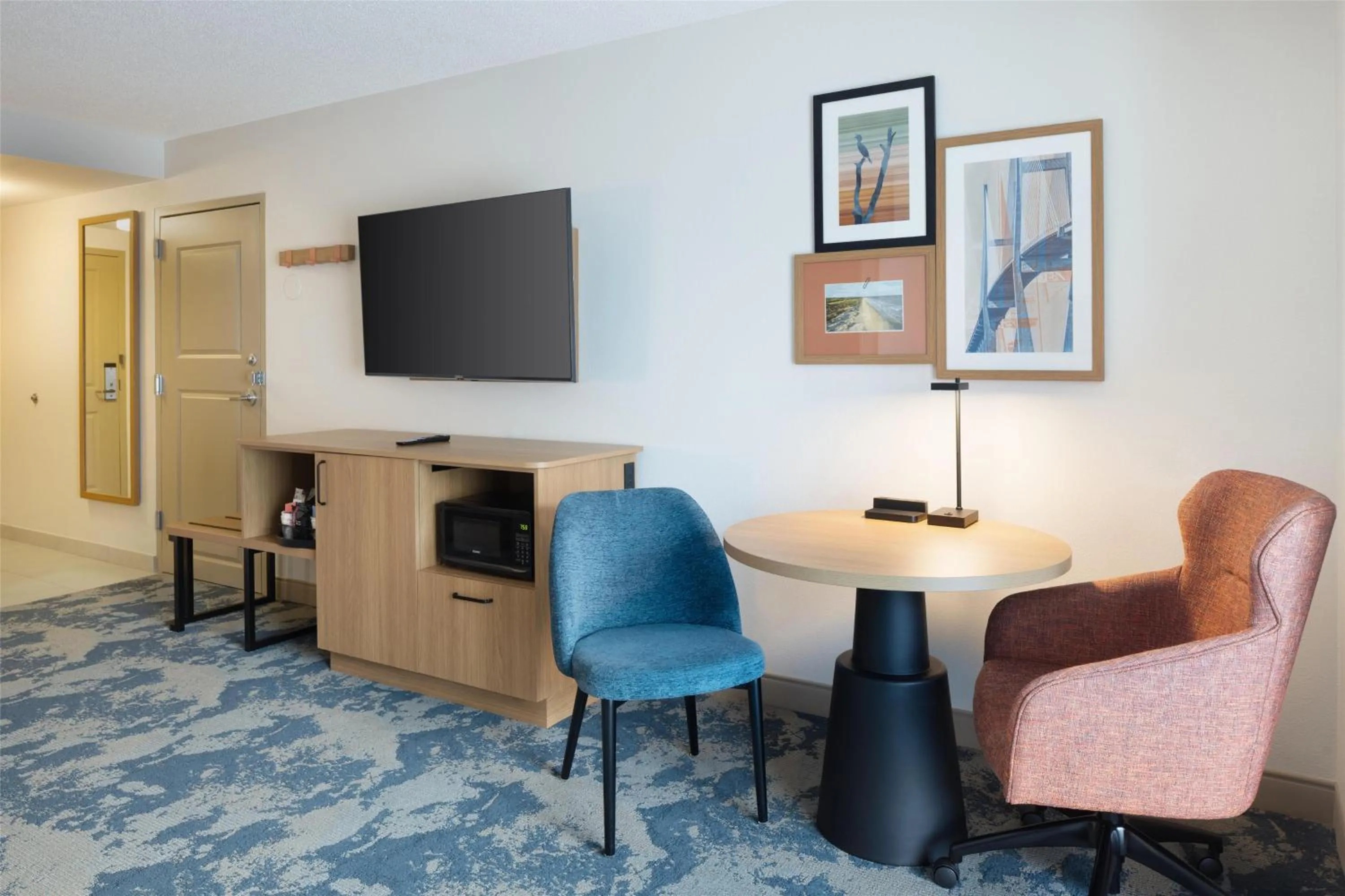 King Room with King Bed - Non-Smoking in Hampton Inn & Suites Jekyll Island