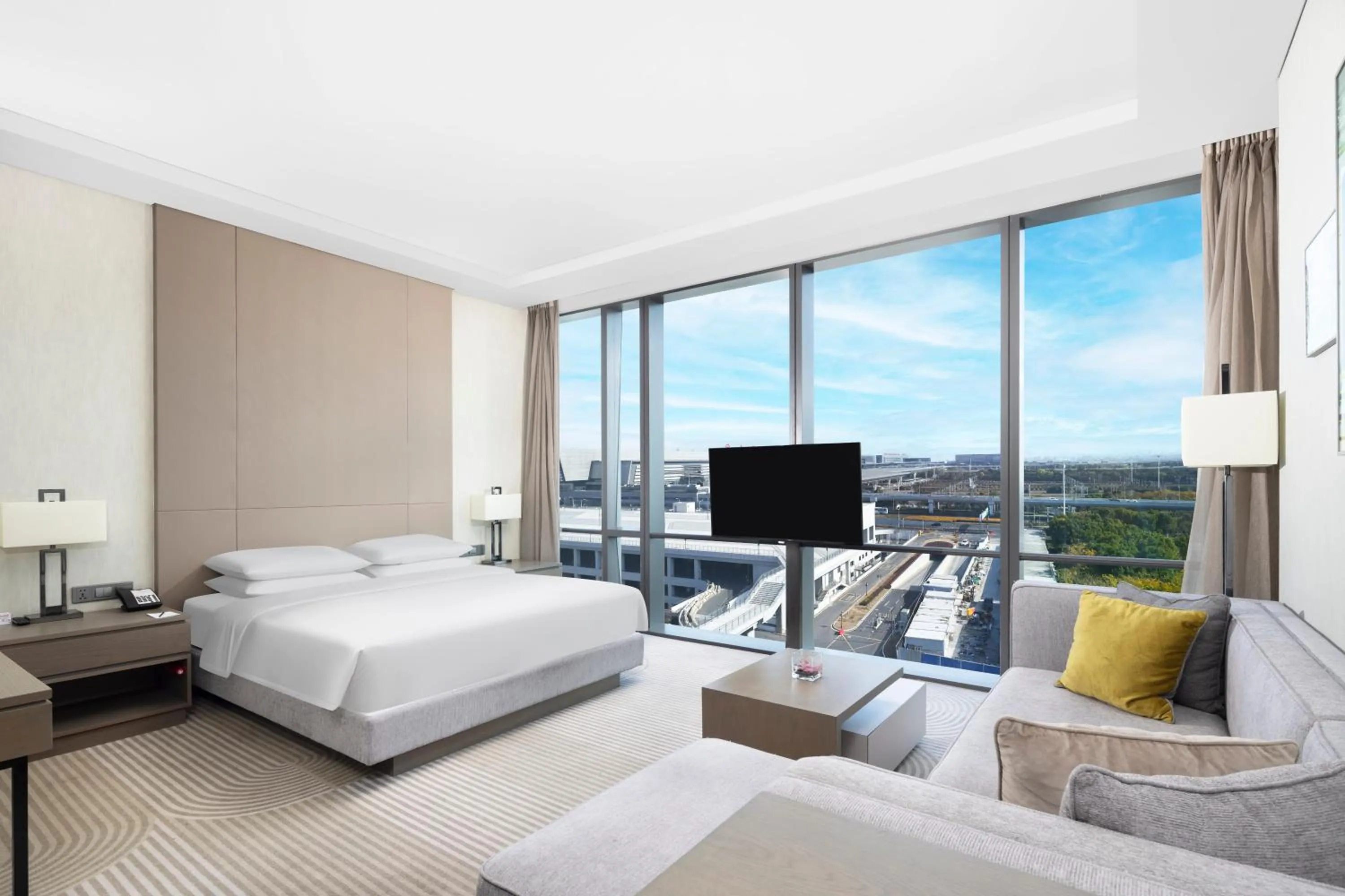 King Room with kitchen and view in Hyatt House Shanghai Hongqiao CBD