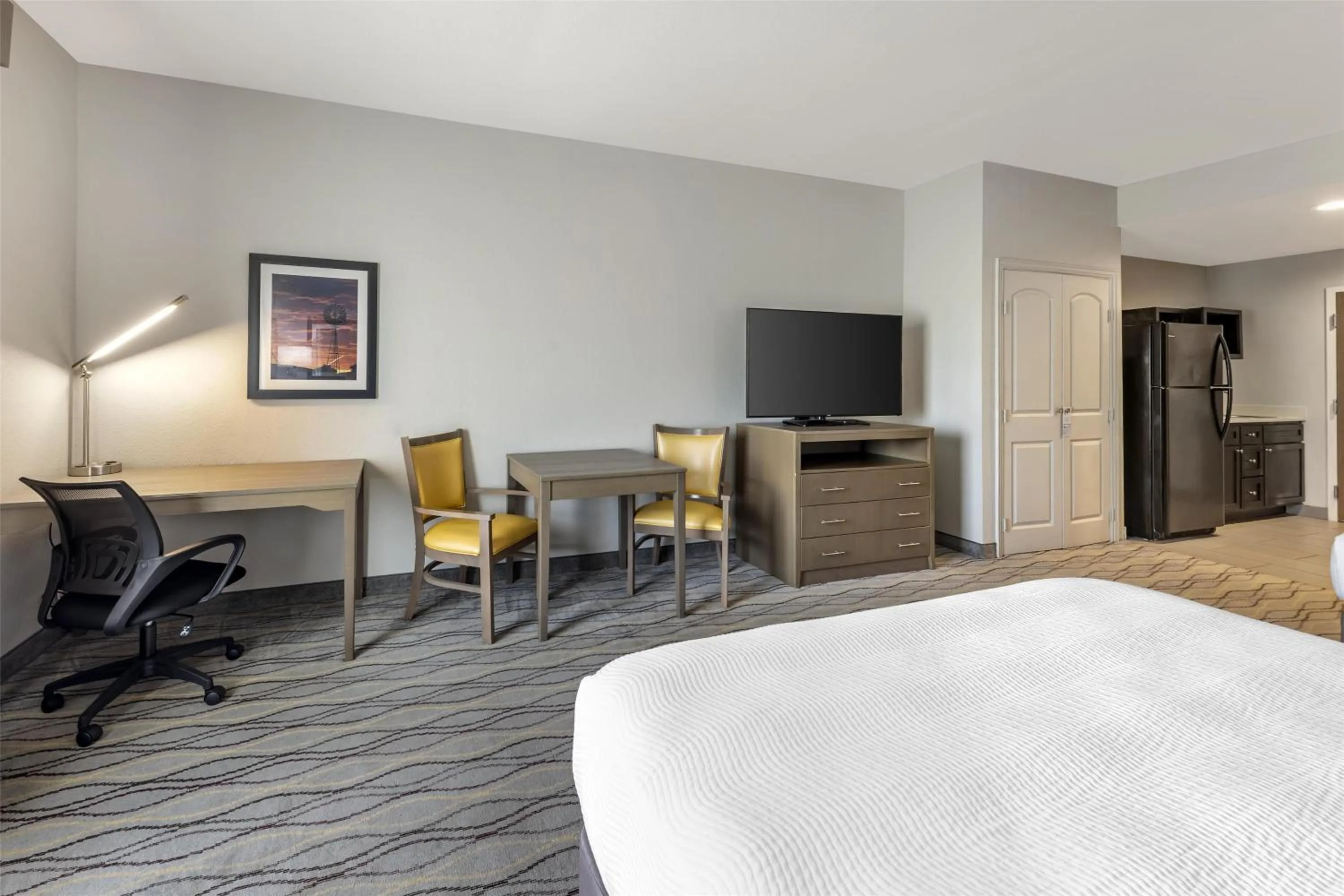 Queen Room with Two Queen Beds and Mobility Accessible Tub in Best Western Plus Pauls Valley
