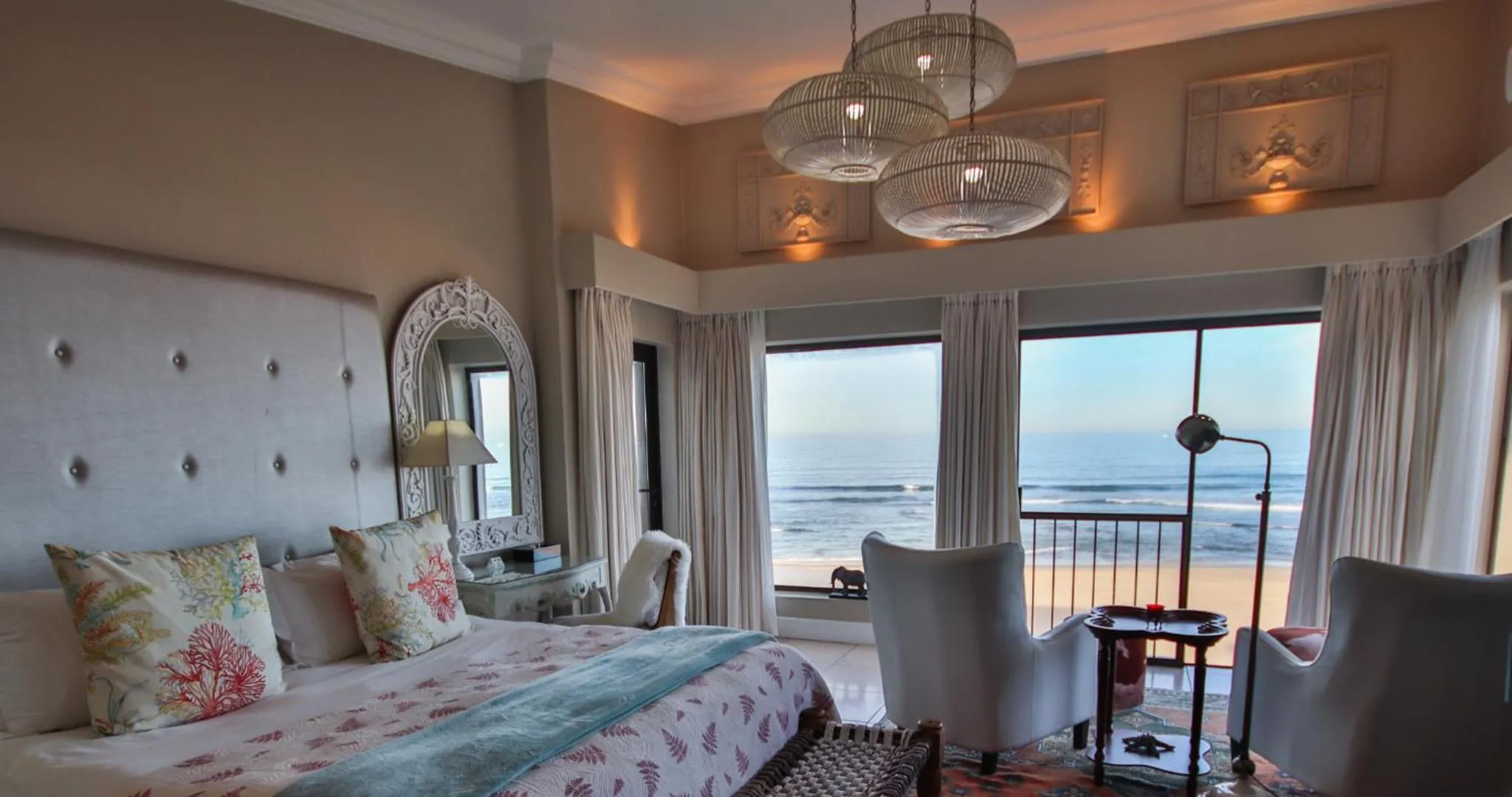 Deluxe Double or Twin Room with Ocean View in On the Beach Guesthouse Jeffreys Bay
