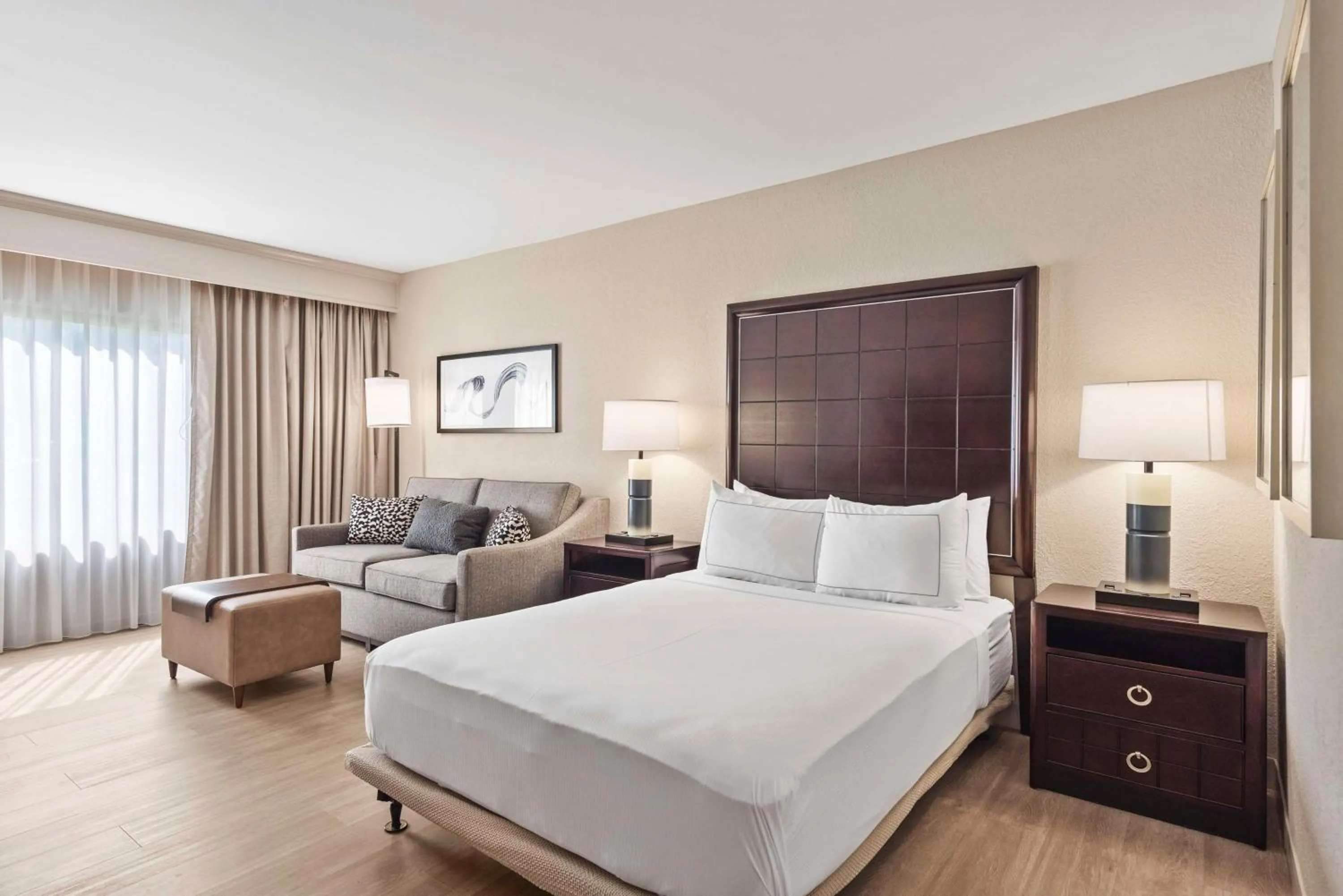 Full Room with Bathtub - Mobility Accessible - Non-Smoking in DoubleTree by Hilton Columbus