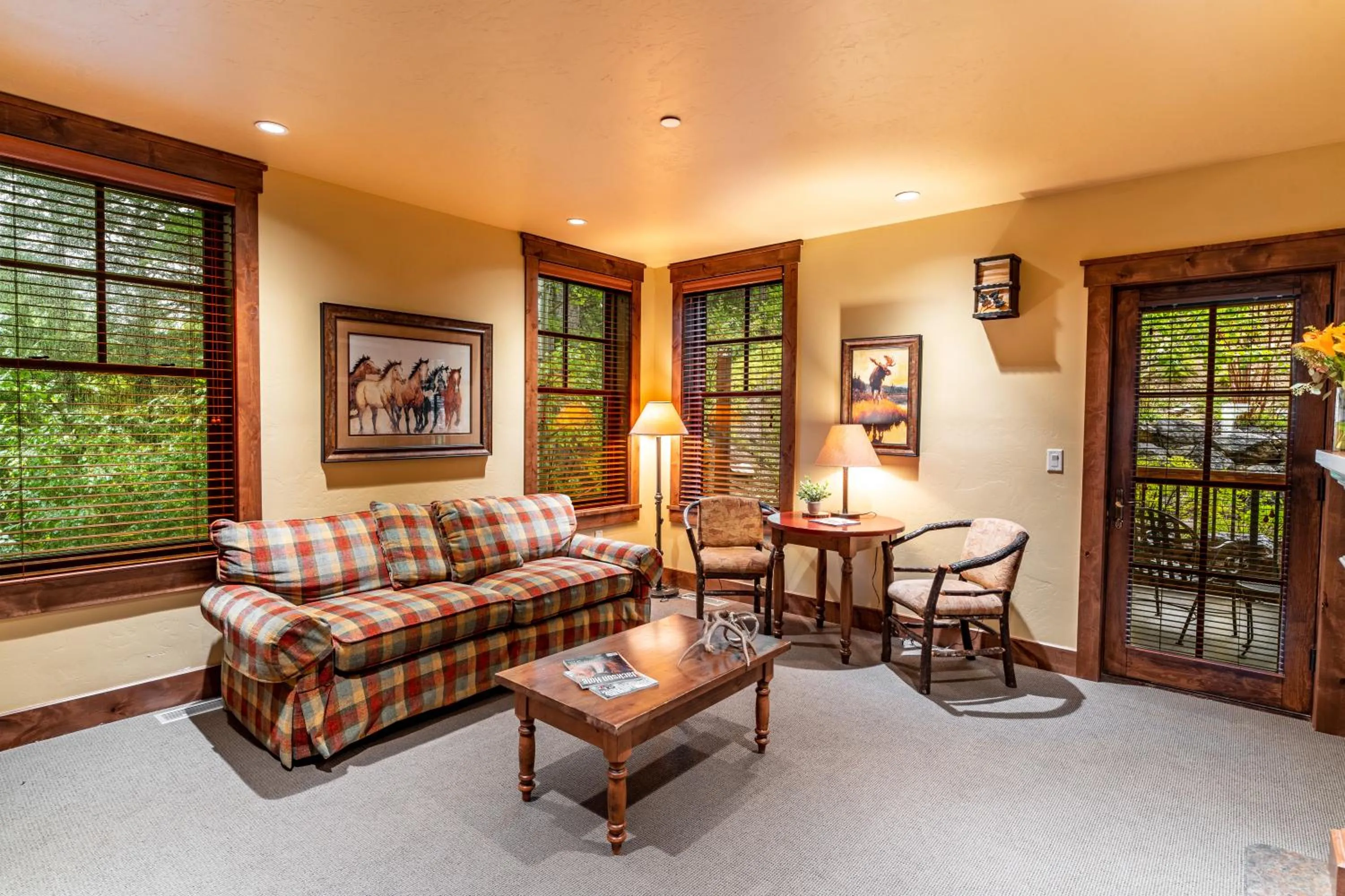 Luxury Condo One Bedroom Parlor Suite in Snow King Resort