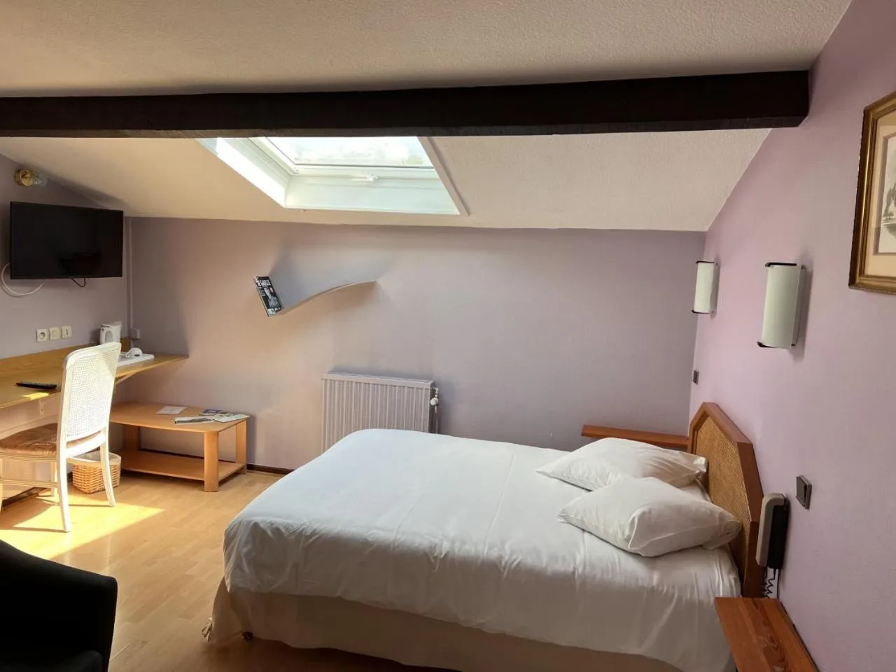 Small Double Room in Hostellerie Au rendez-vous des amis