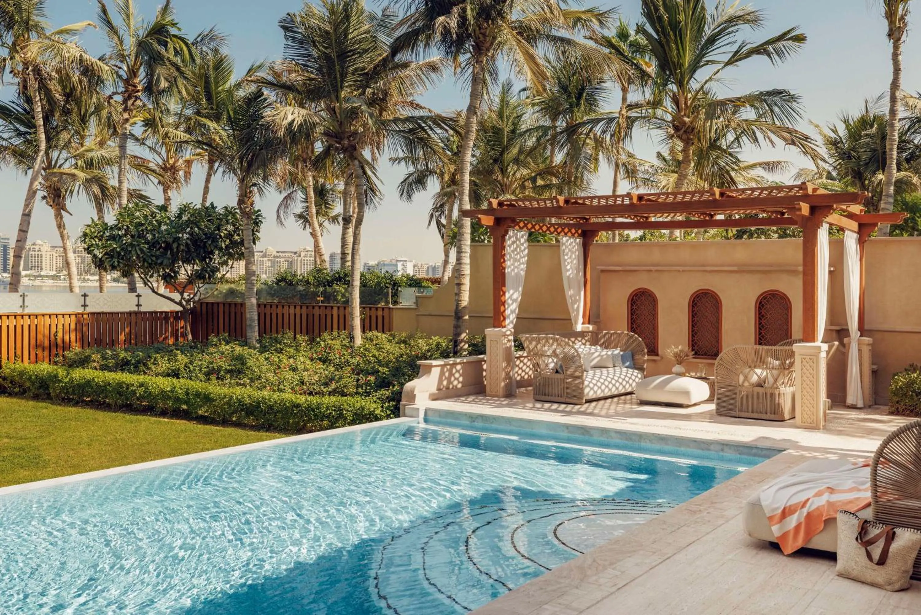 Three Bedroom Beachfront Villa with Waterpark Access in One&Only The Palm Dubai