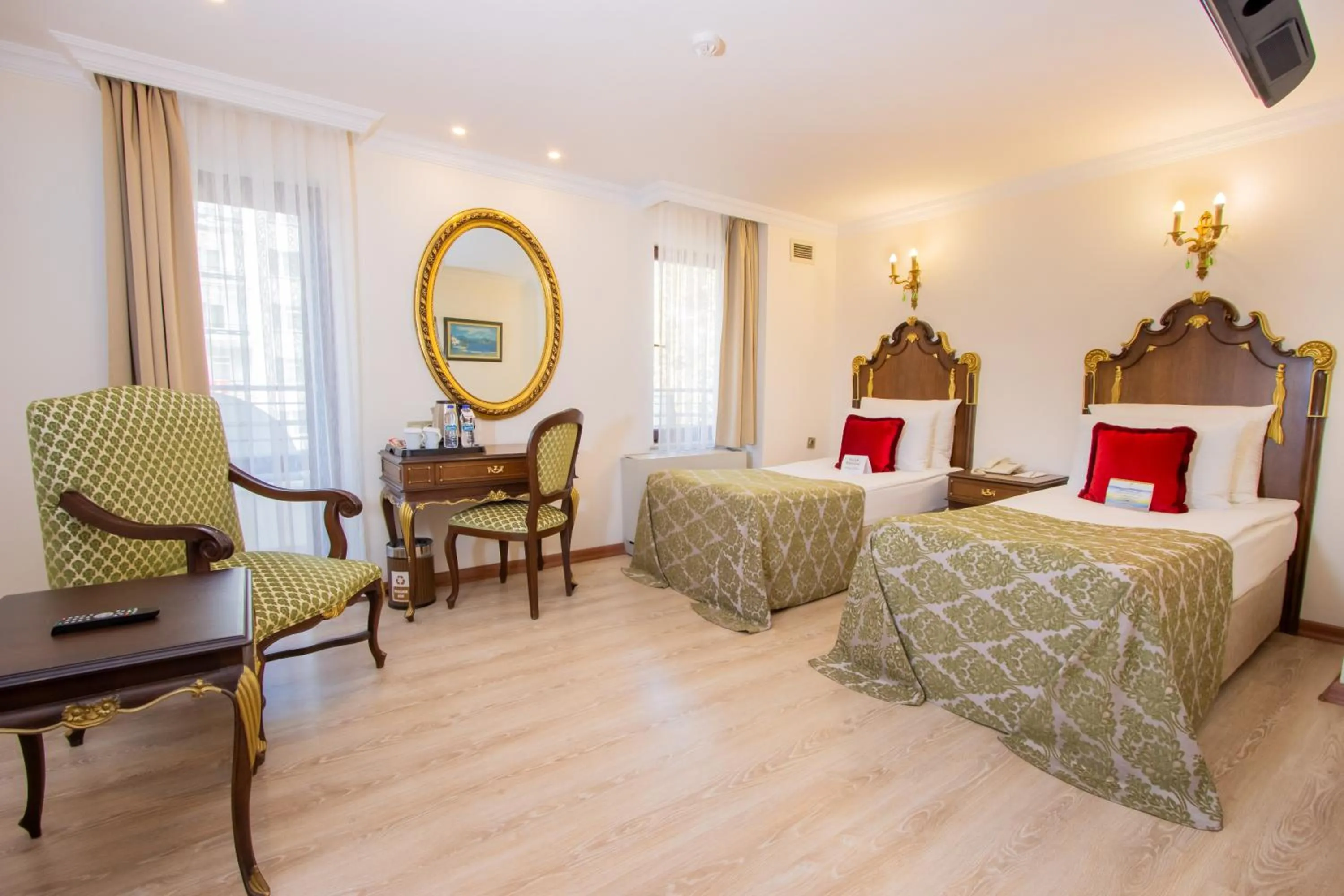 Twin Room with Balcony in Hotel Ickale