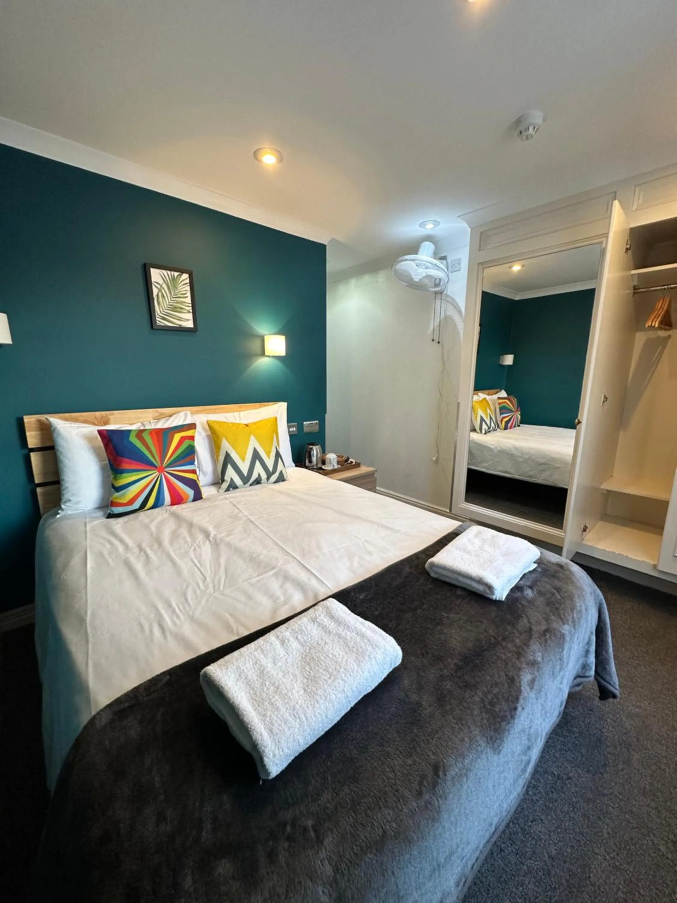 Double Room with Bathroom in Smart Hyde Park View