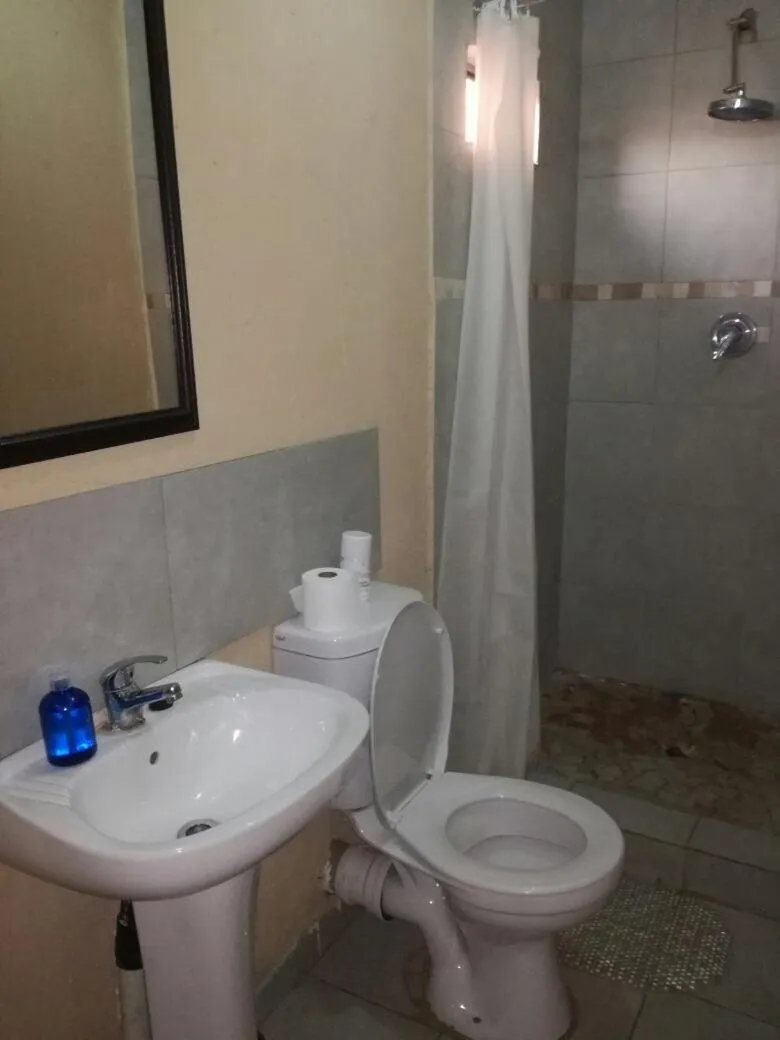 Deluxe Double Room with Bath in FGM Guesthouse 2