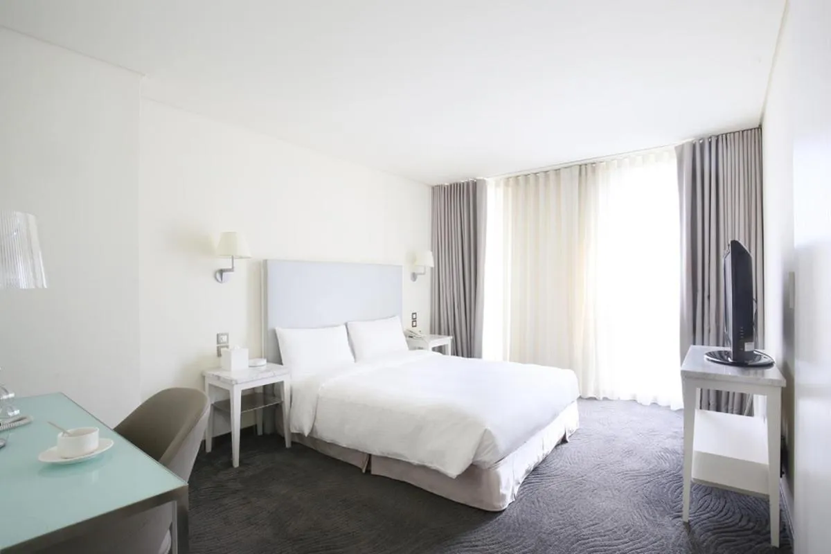 Standard Double Room in Ambience Hotel Taipei