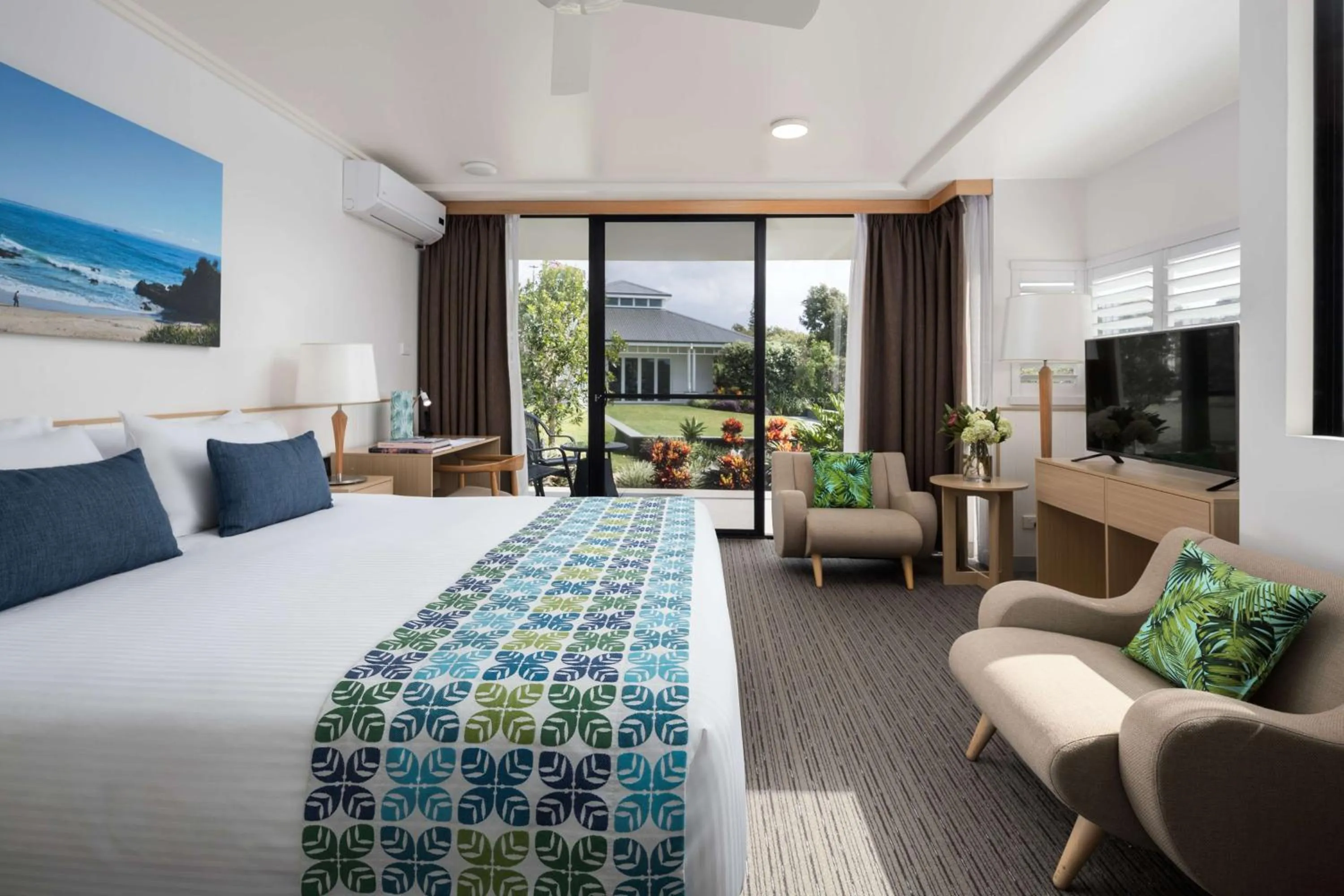 King Room with Garden View in Sails Port Macquarie by Rydges
