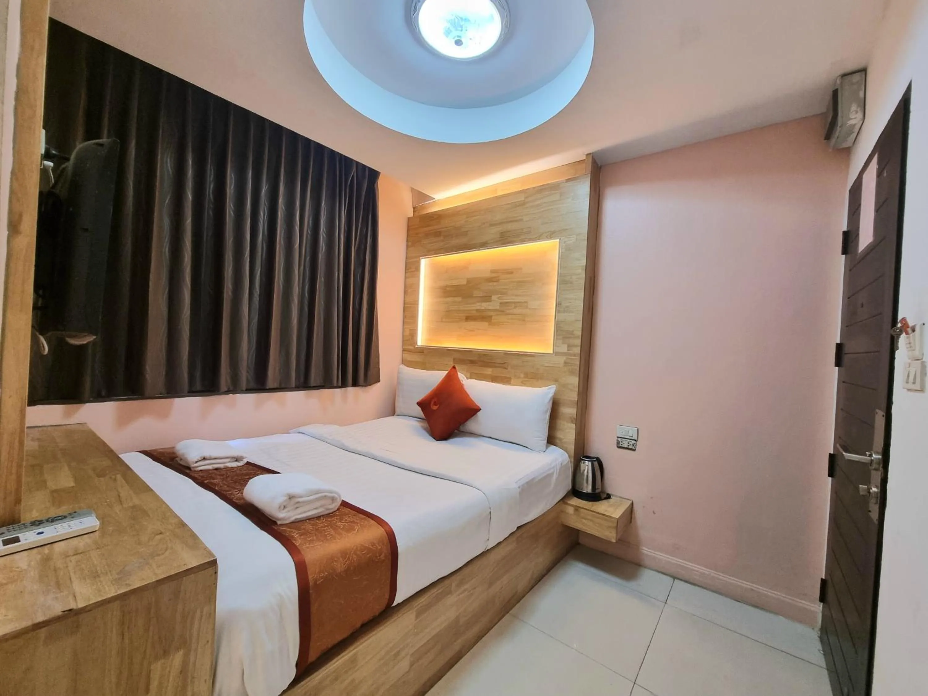 Economy Double Room in Cozi Inn Hotel, Bangkok