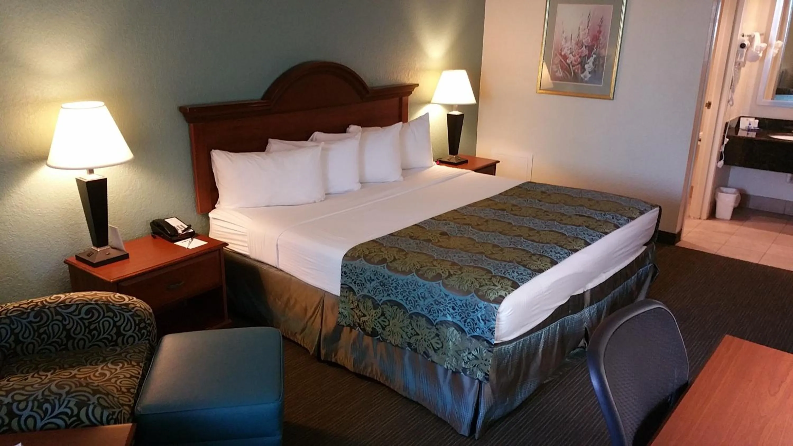 King Room - Non-Smoking in Baymont by Wyndham Sarasota