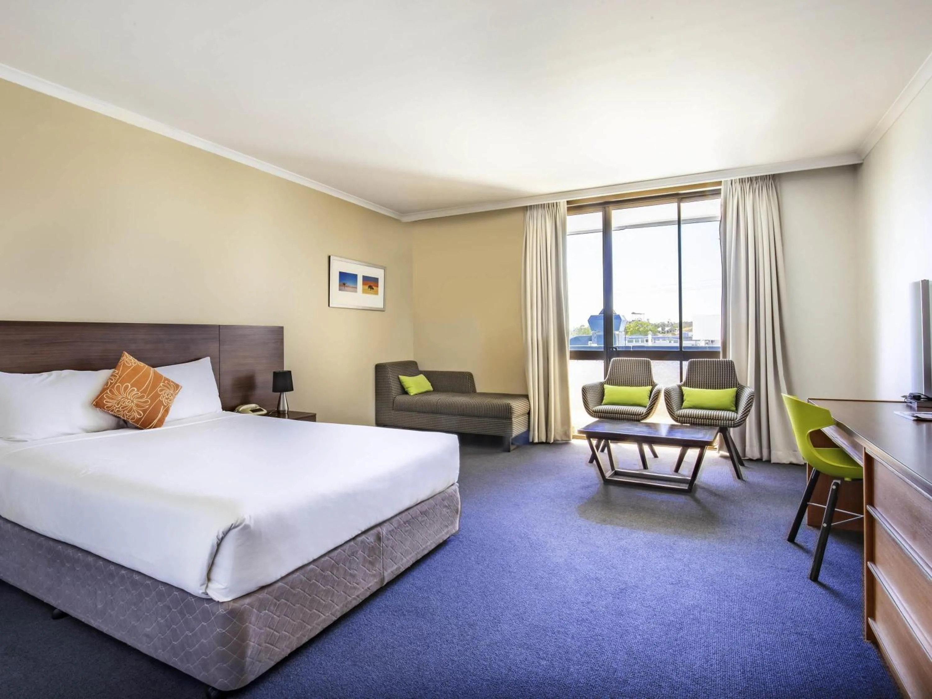 Standard Queen Room in ibis Styles Mt Isa Verona