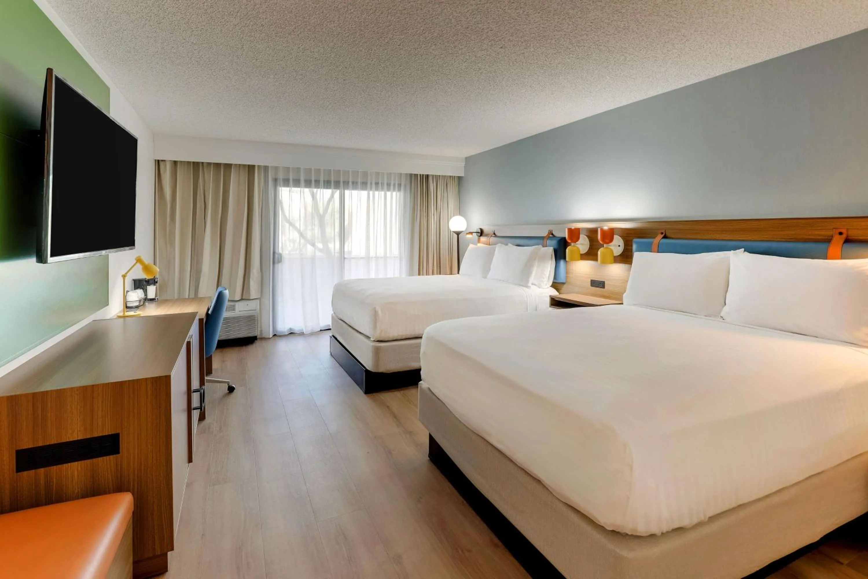 Two Queens with Pool View in Sonesta Select Scottsdale at Mayo Clinic Campus