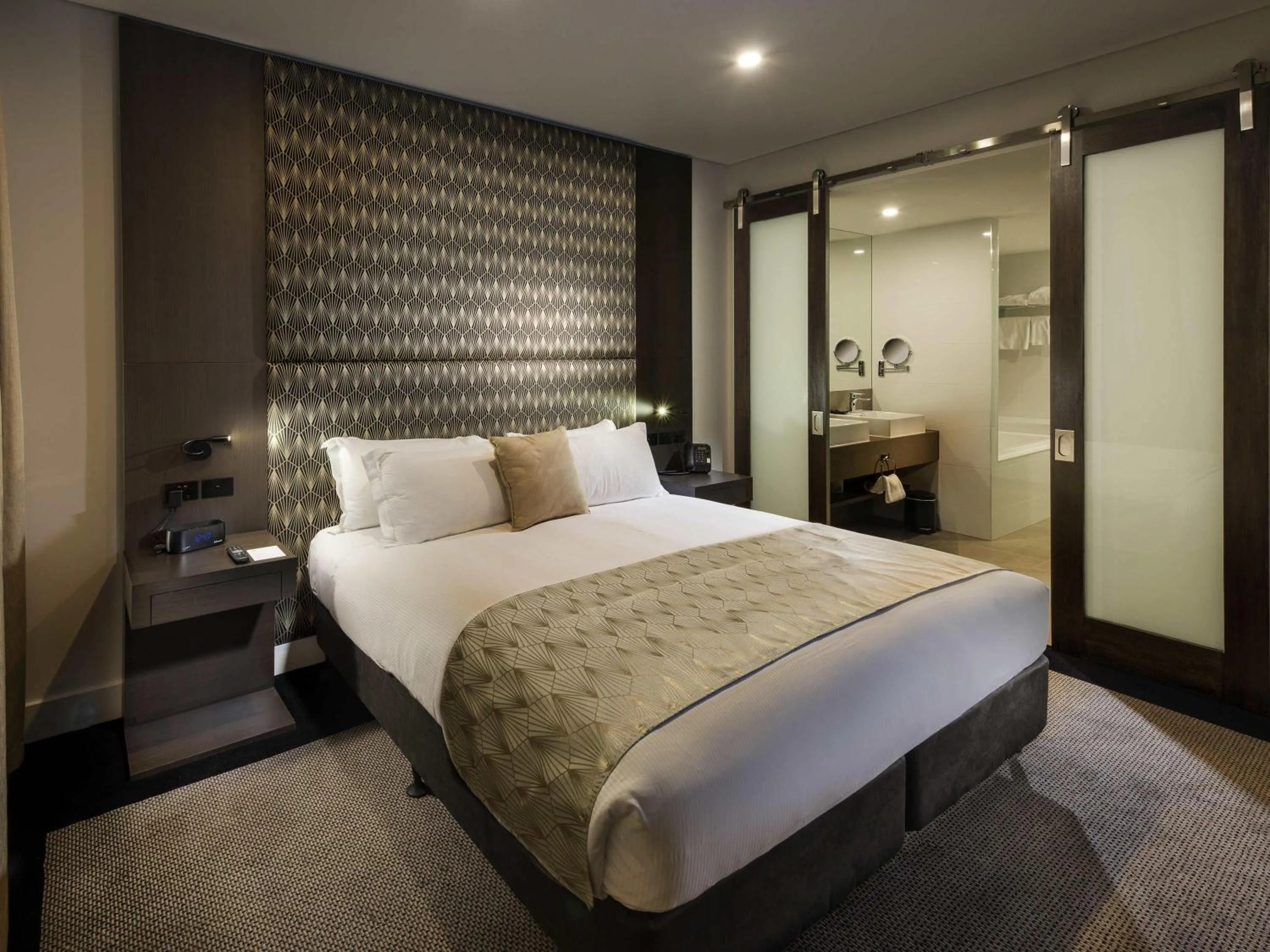 Junior King Suite with Lounge Access in Pullman Brisbane Airport