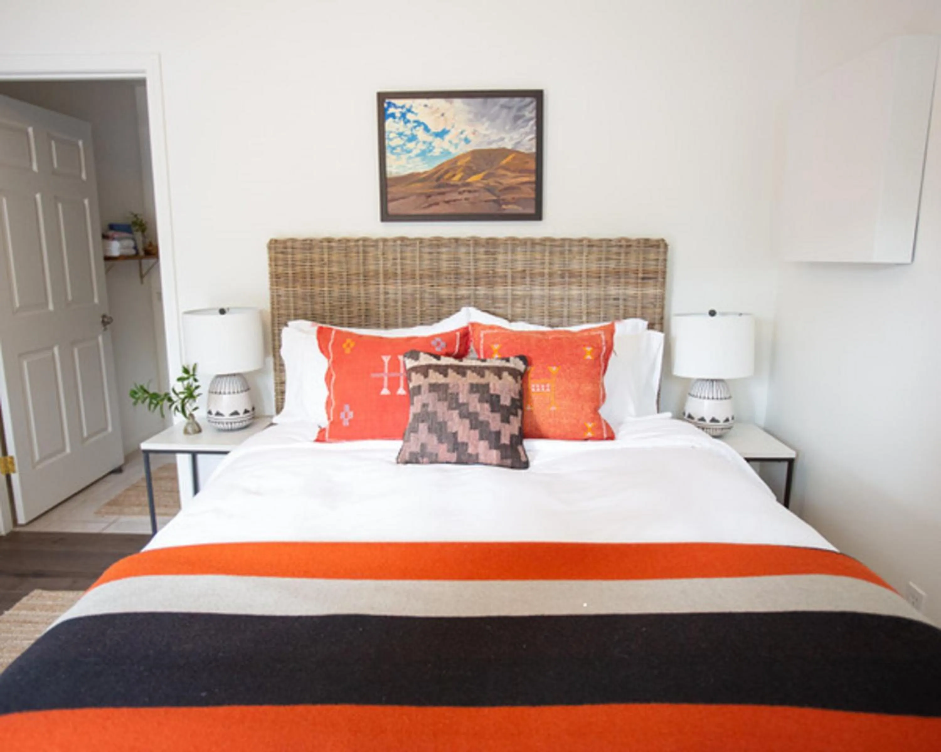 Queen Room - Disability Access in RubyJune Inn